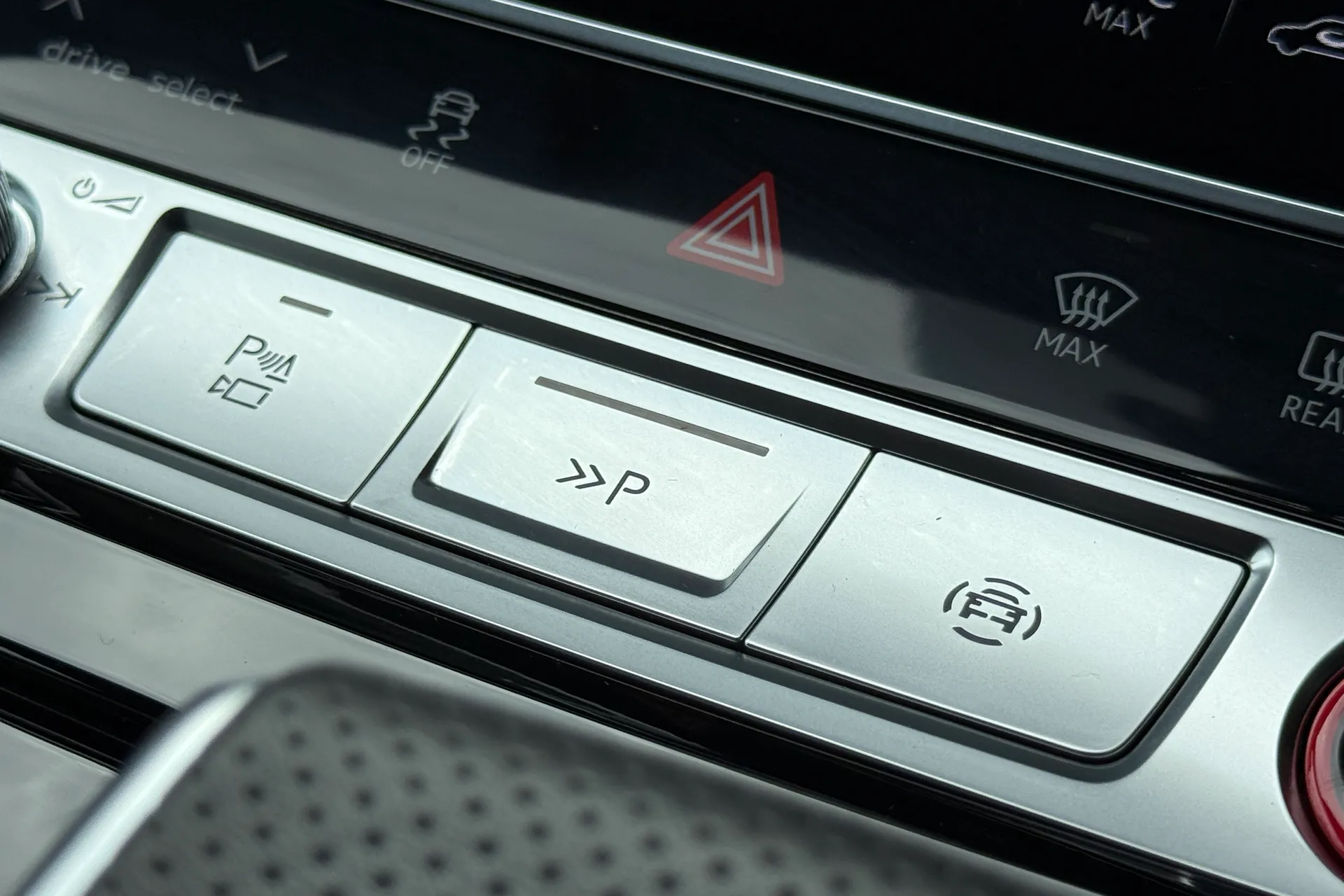 Audi Q8 thumbnail image number 23