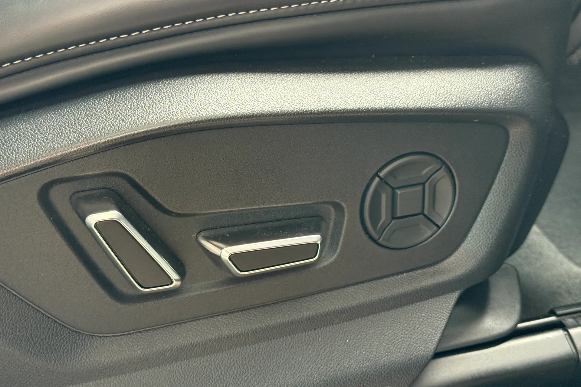 Audi Q8 thumbnail image number 9