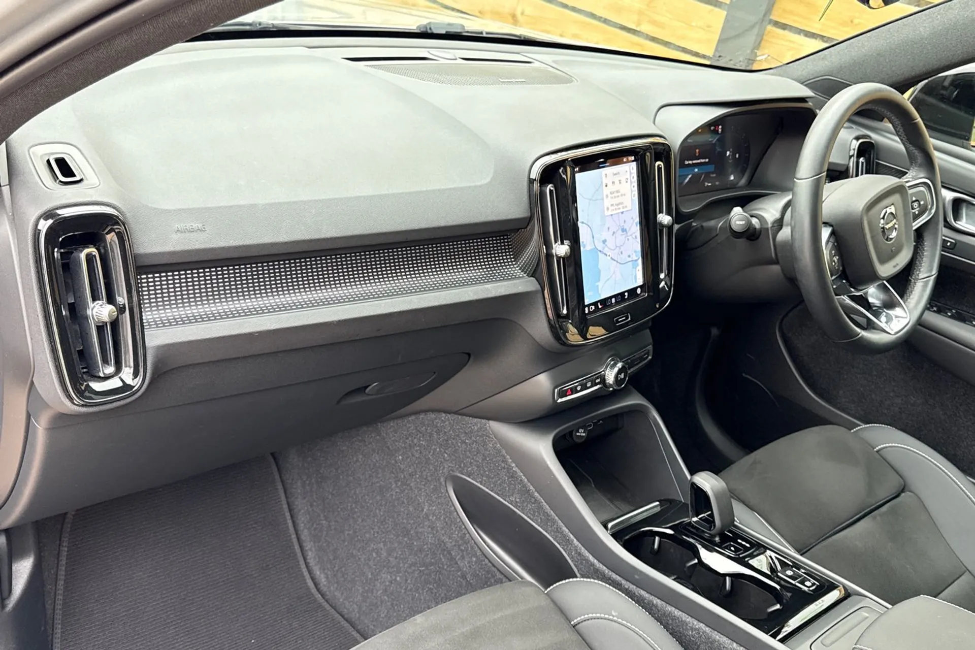 Volvo XC40 thumbnail image number 28