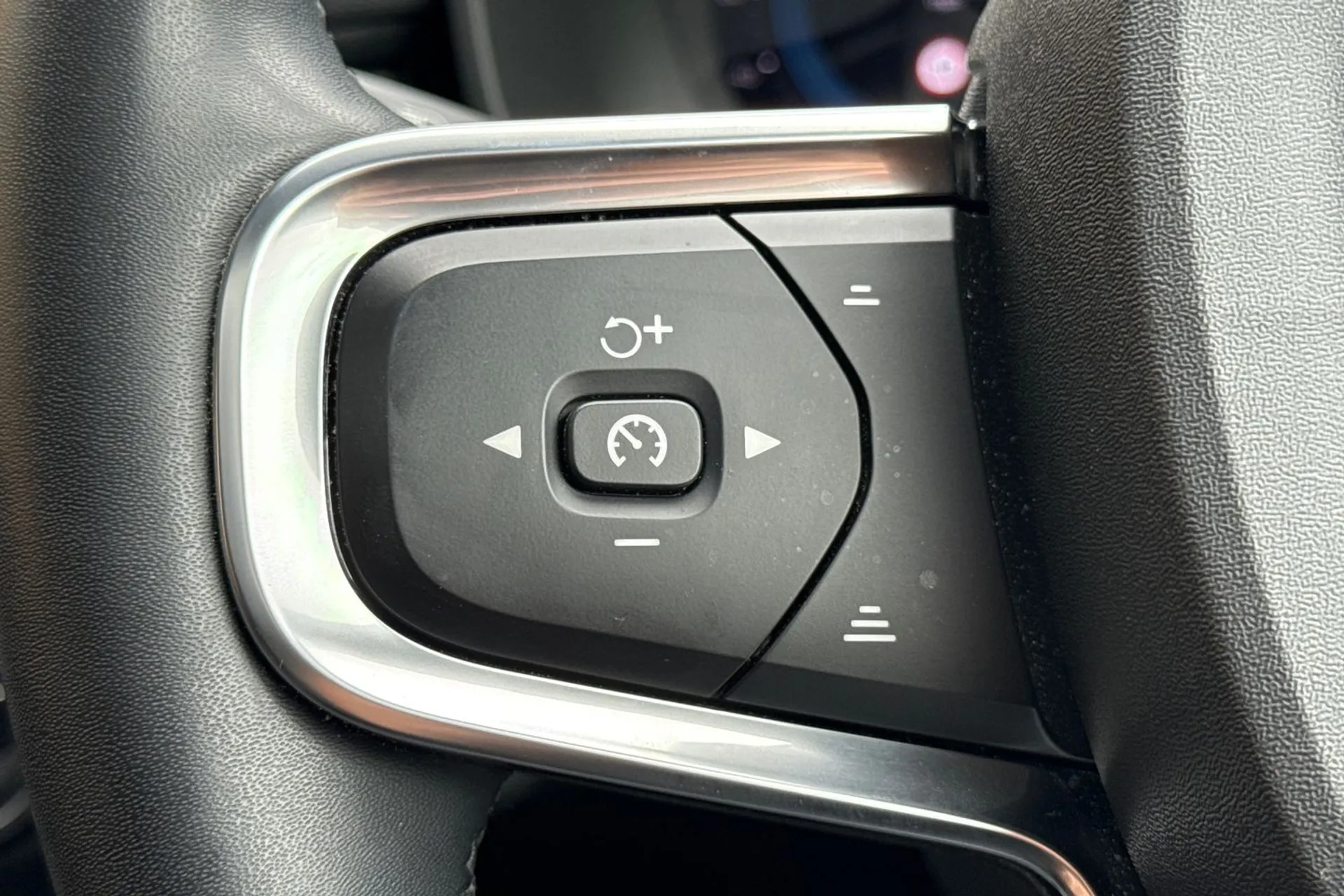 Volvo XC40 thumbnail image number 35