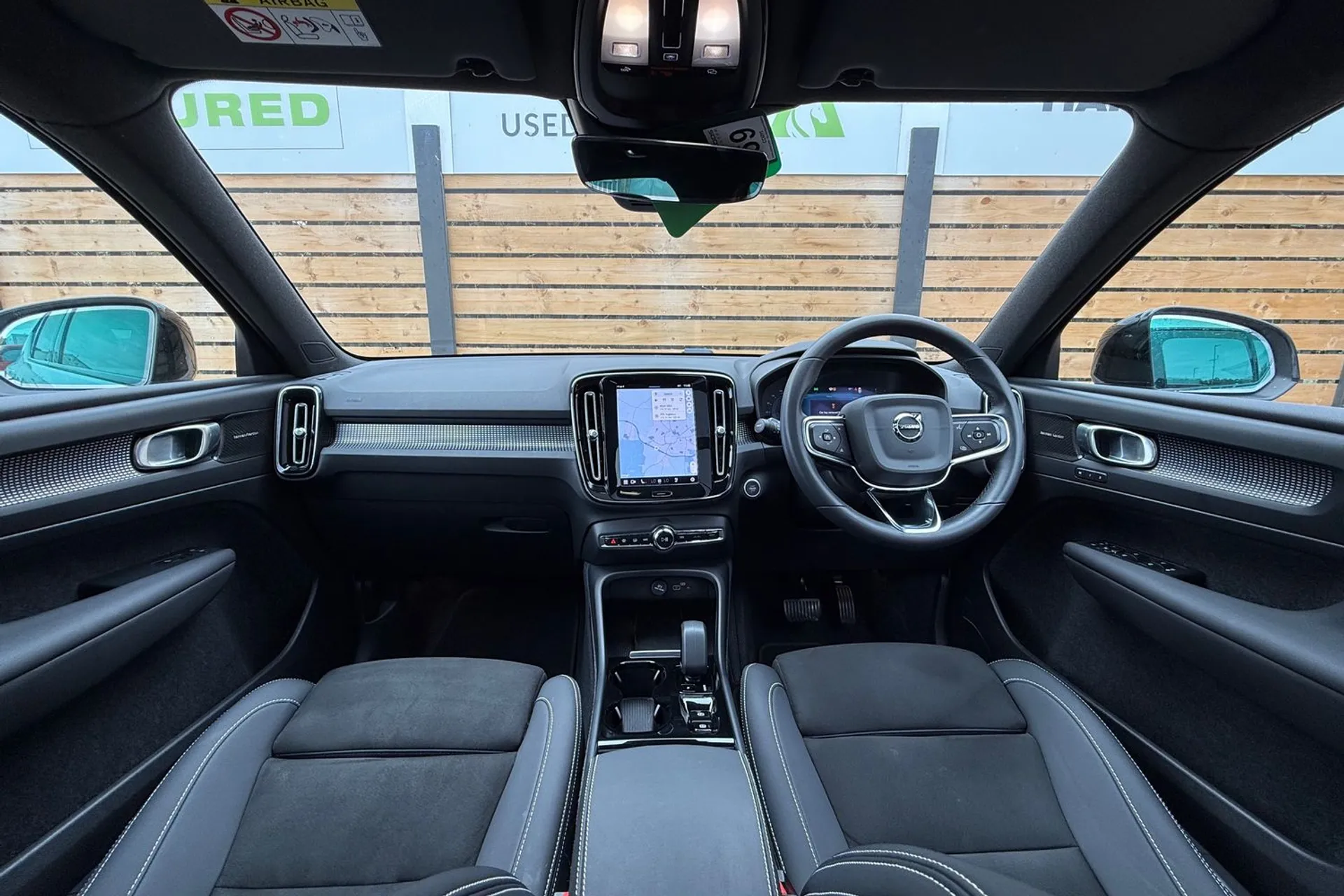 Volvo XC40 thumbnail image number 3