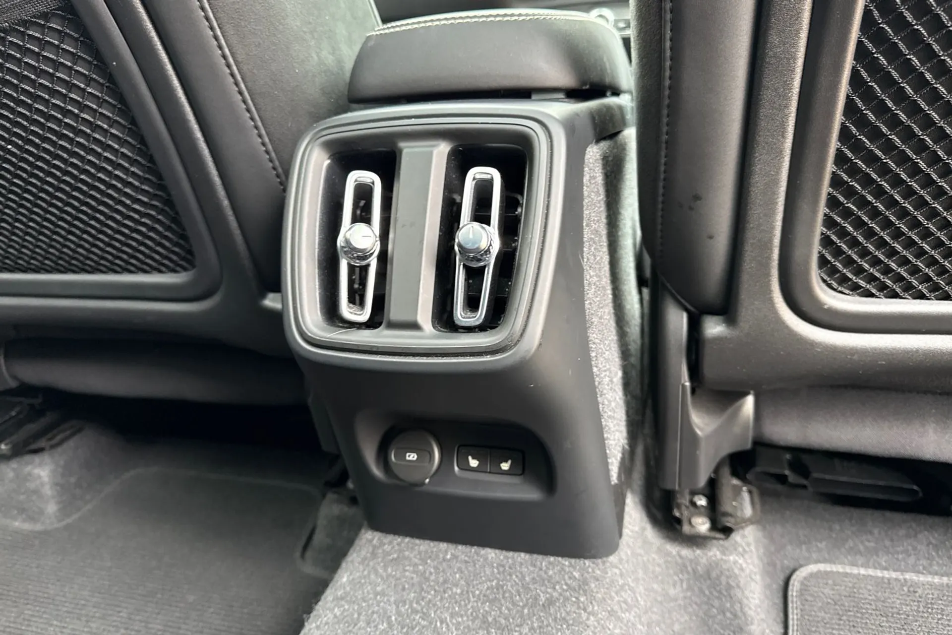 Volvo XC40 thumbnail image number 46