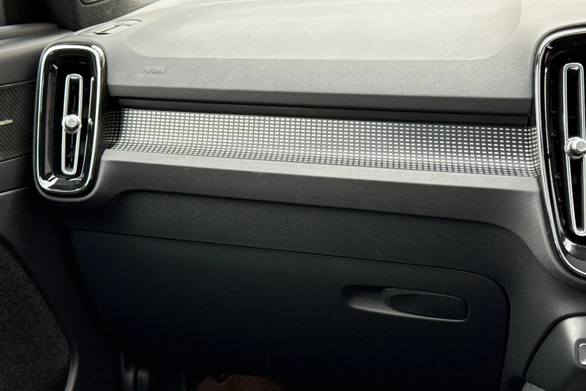 Volvo XC40 thumbnail image number 32