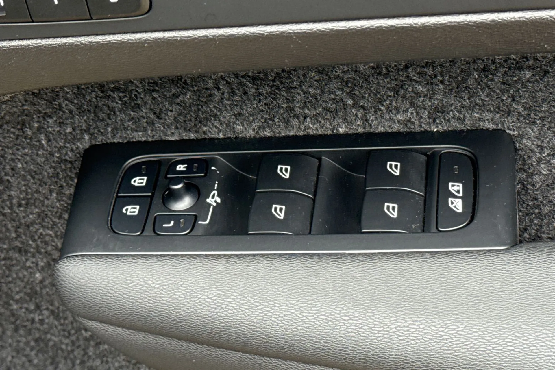 Volvo XC40 thumbnail image number 39