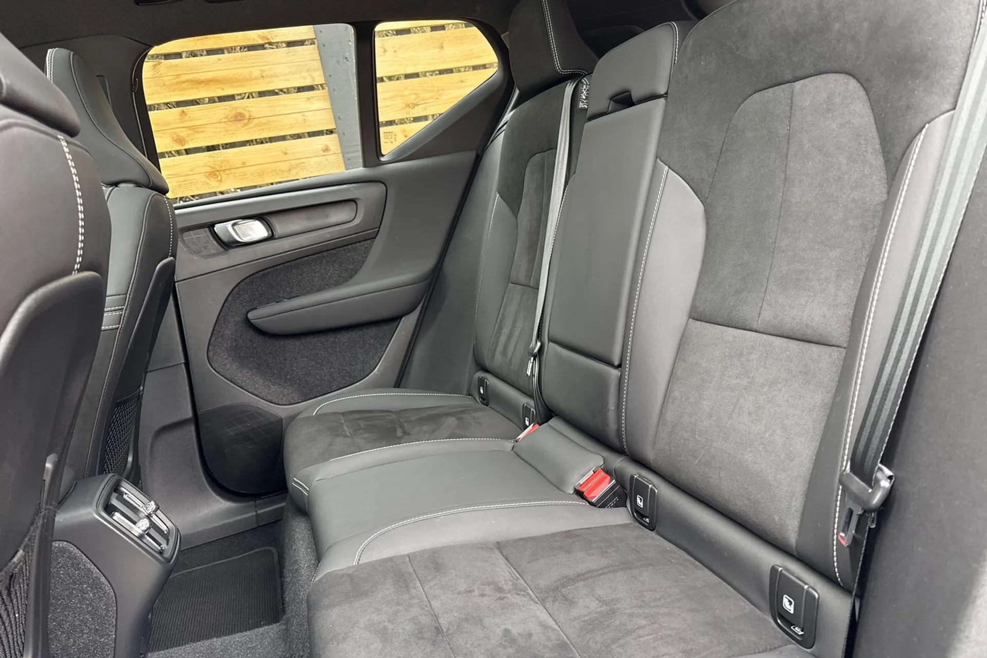 Volvo XC40 thumbnail image number 30