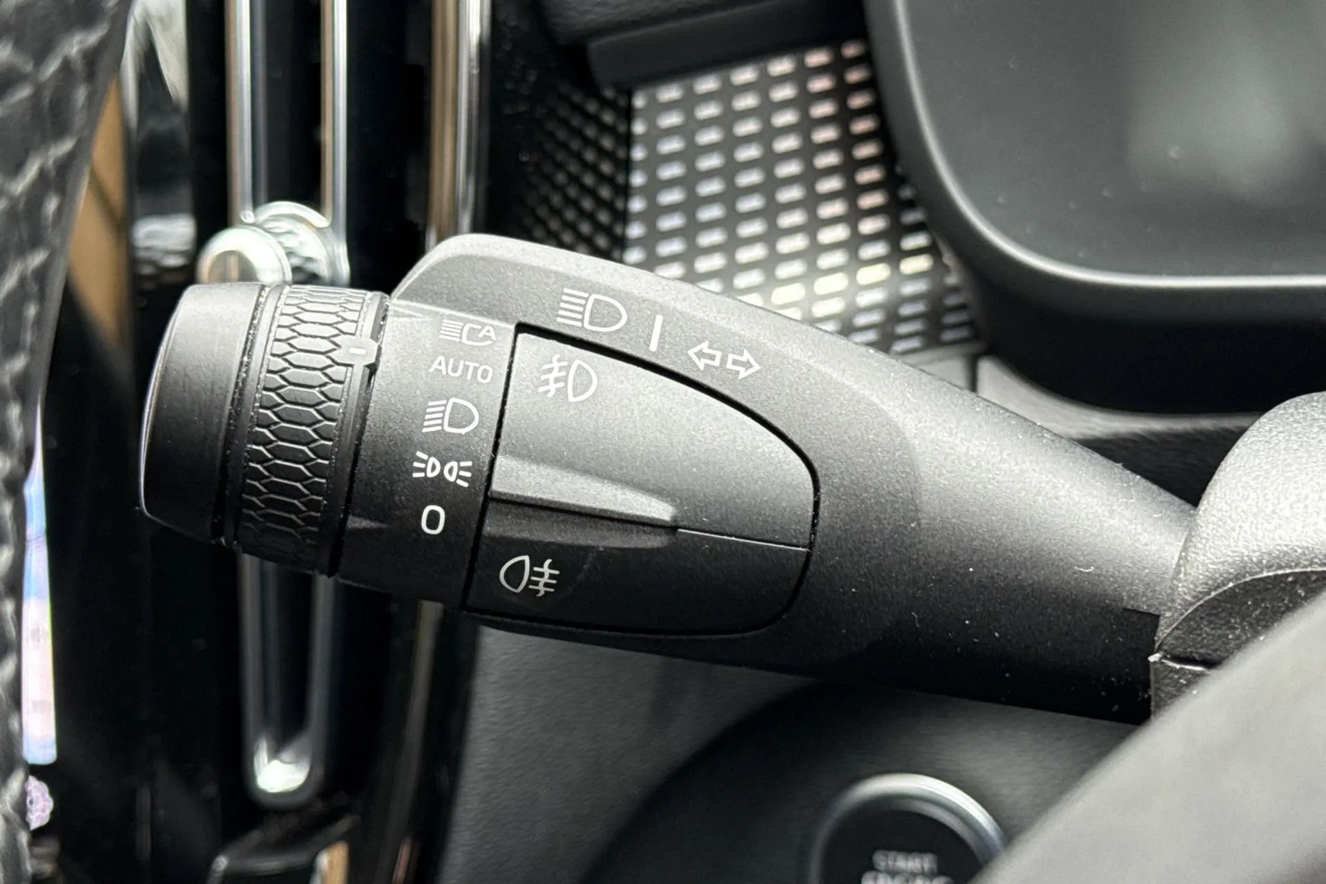 Volvo XC40 thumbnail image number 48