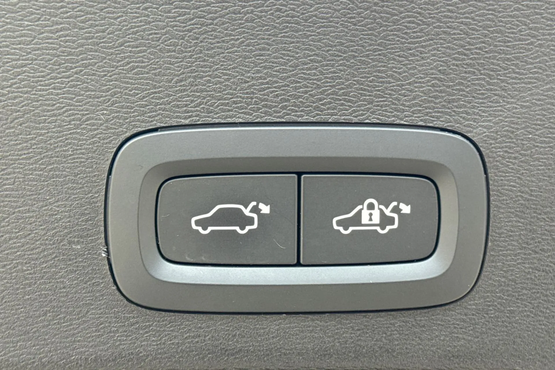 Volvo XC40 thumbnail image number 21