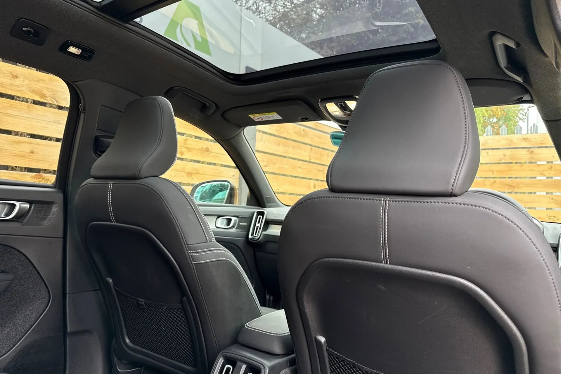 Volvo XC40 thumbnail image number 24