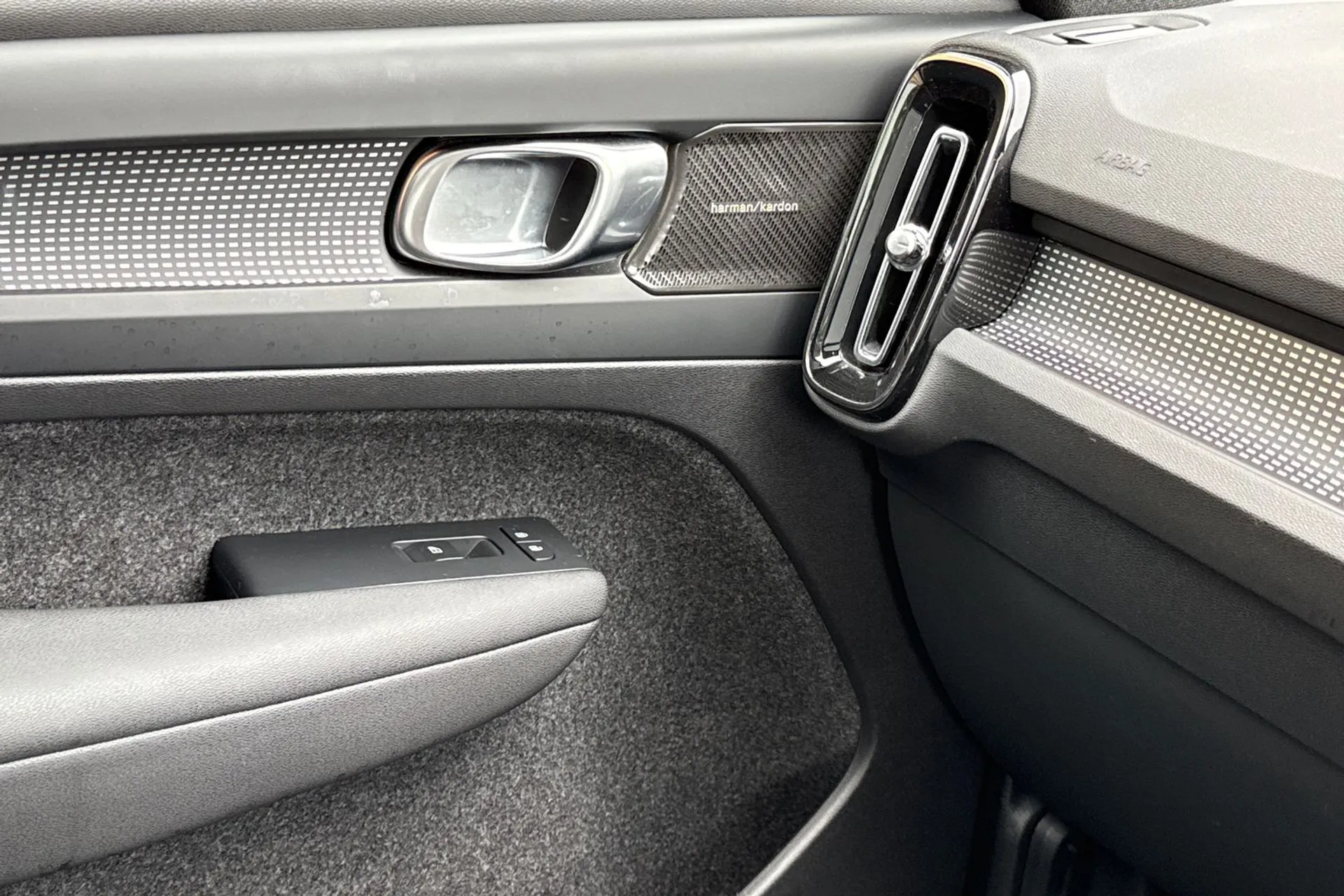 Volvo XC40 thumbnail image number 52