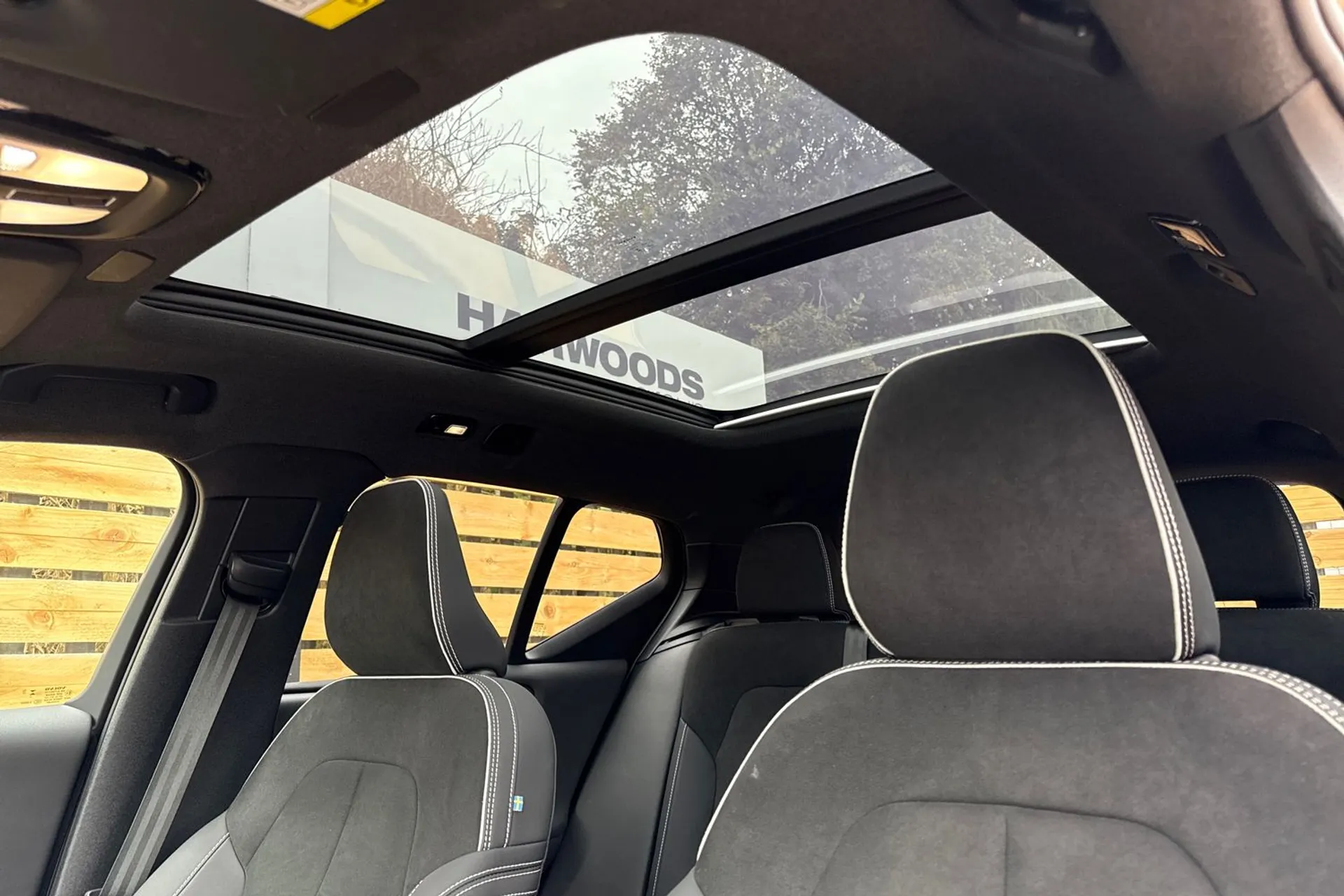 Volvo XC40 thumbnail image number 4