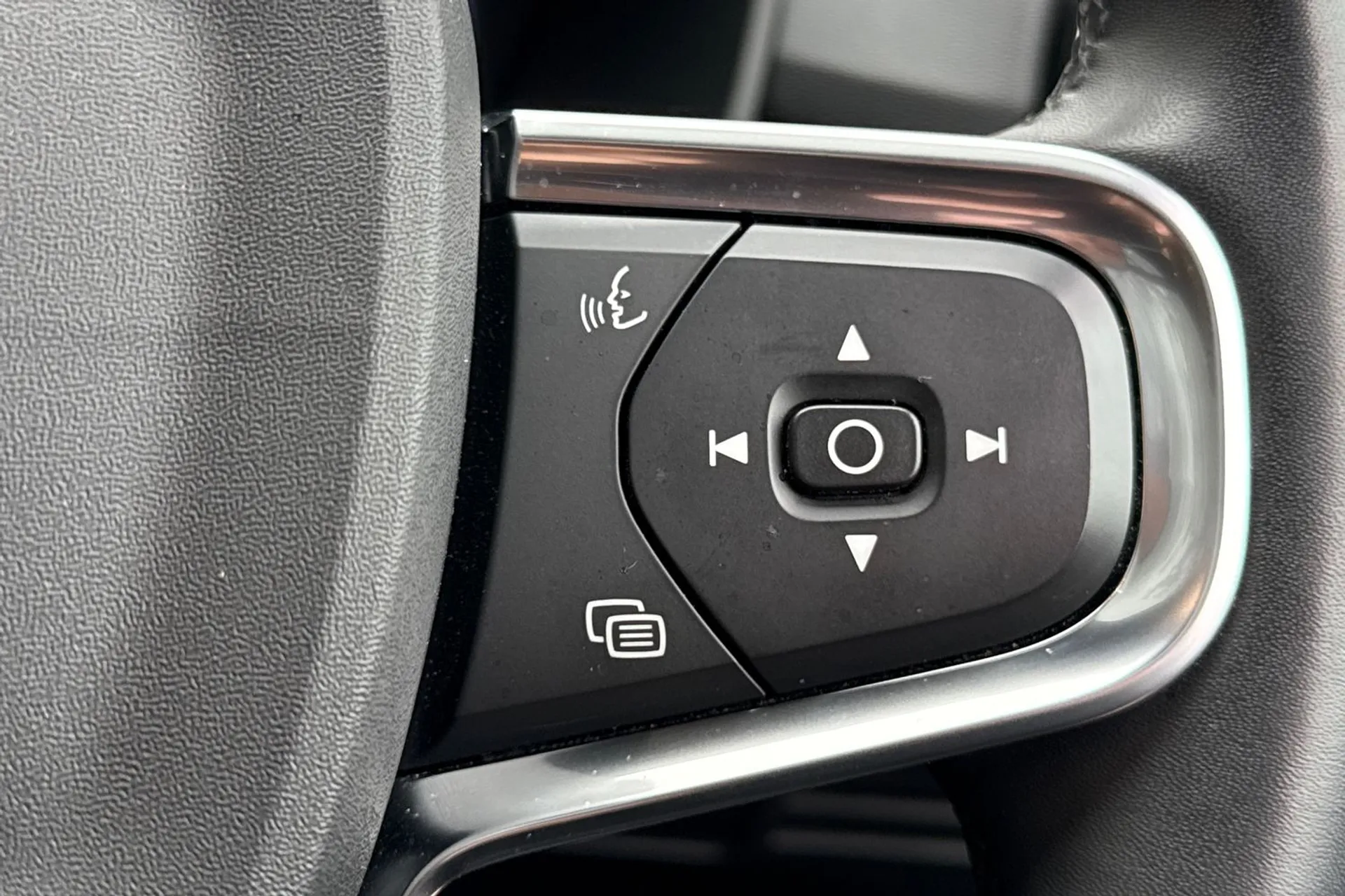 Volvo XC40 thumbnail image number 36