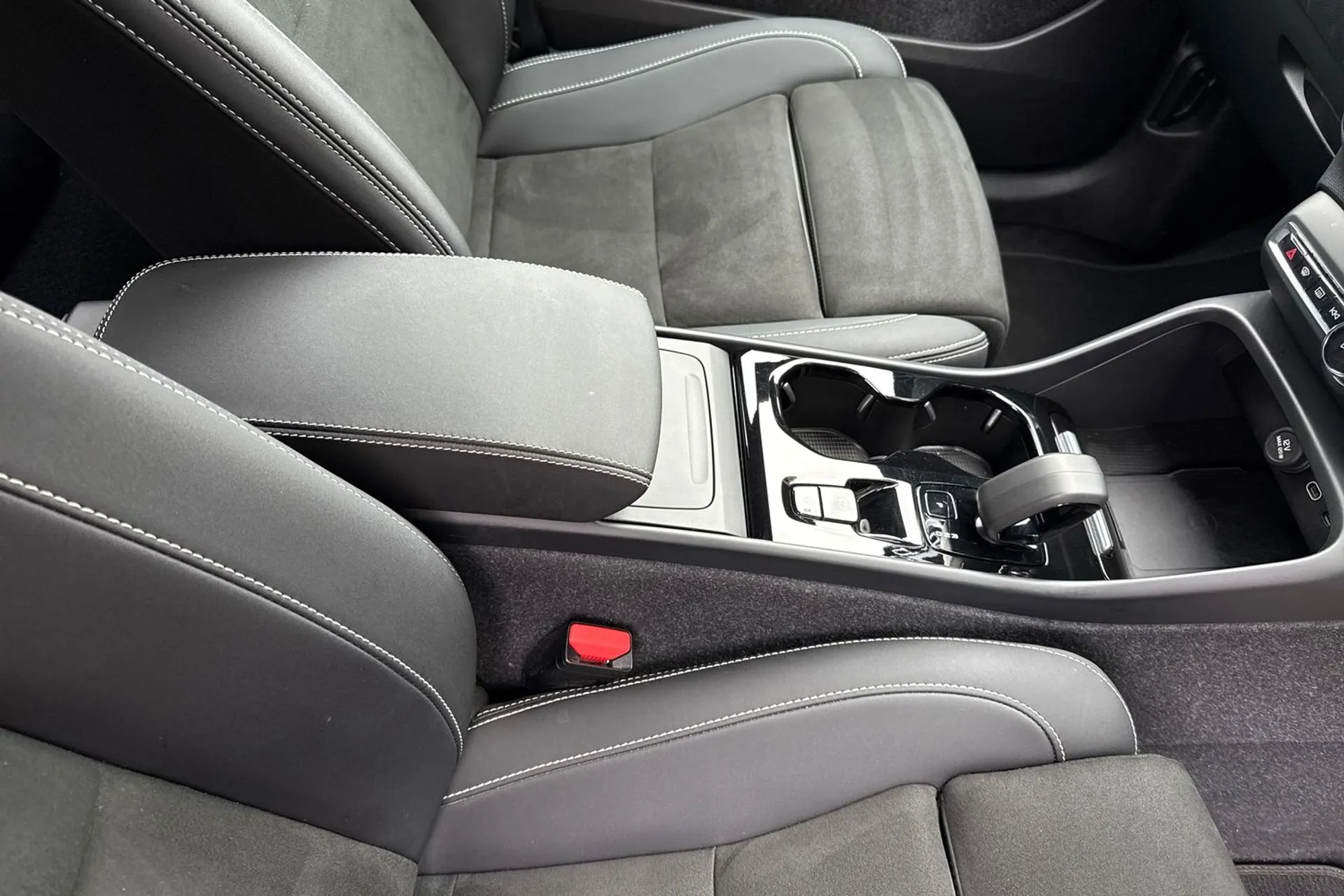 Volvo XC40 thumbnail image number 38