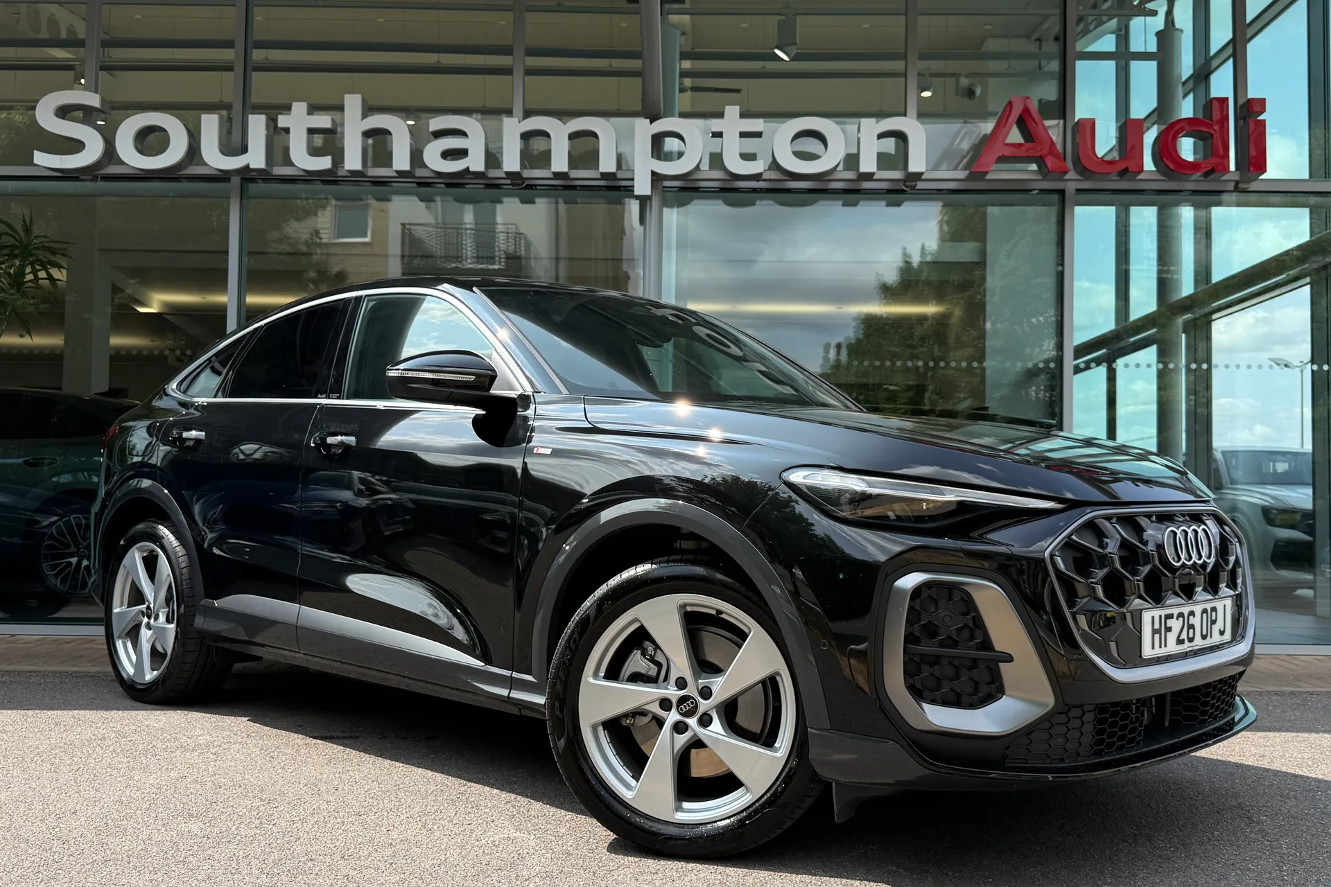 Audi Q5 focused image