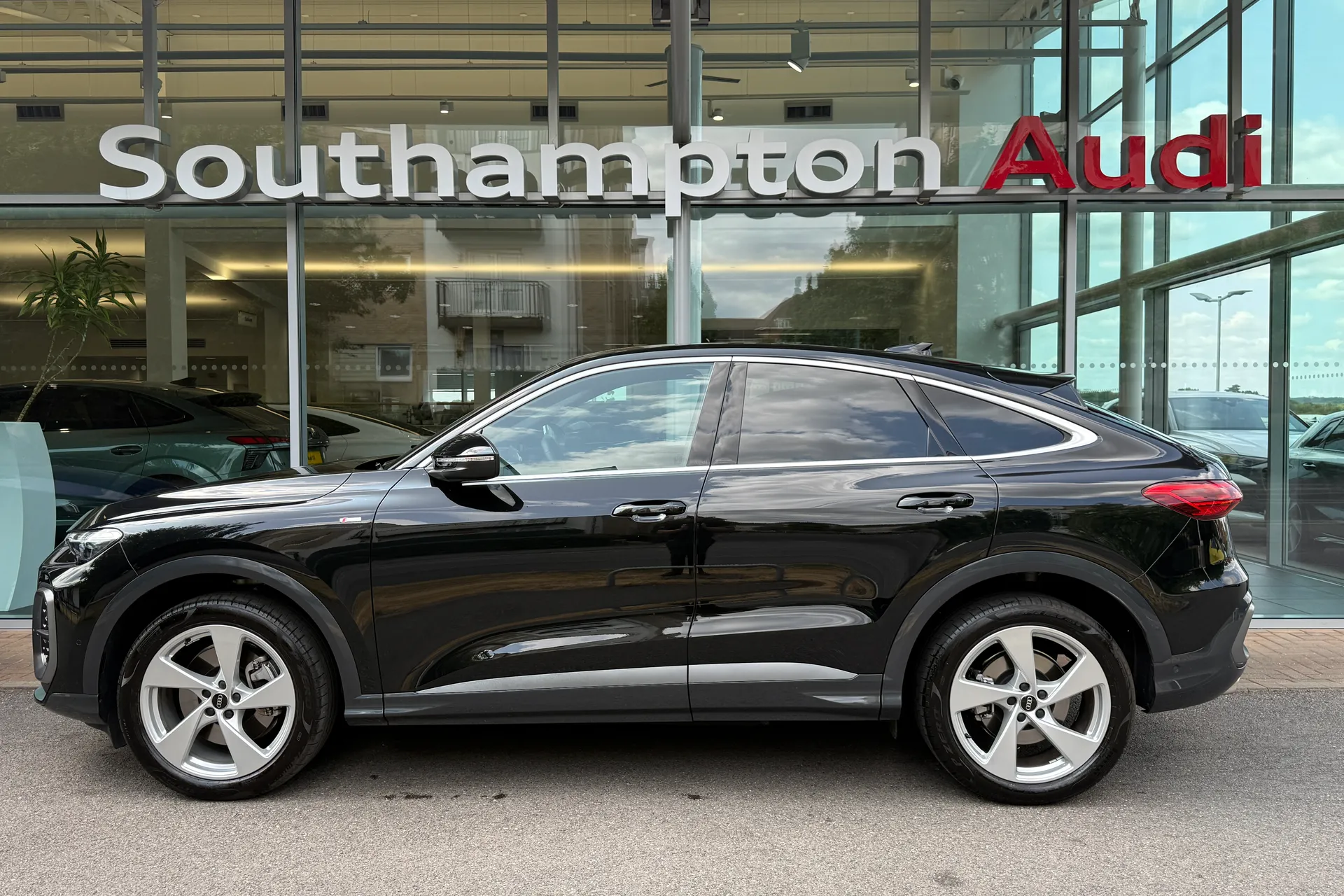 Audi Q5 thumbnail image number 43