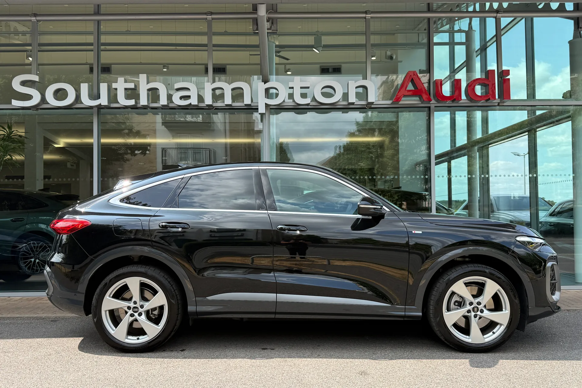 Audi Q5 thumbnail image number 4