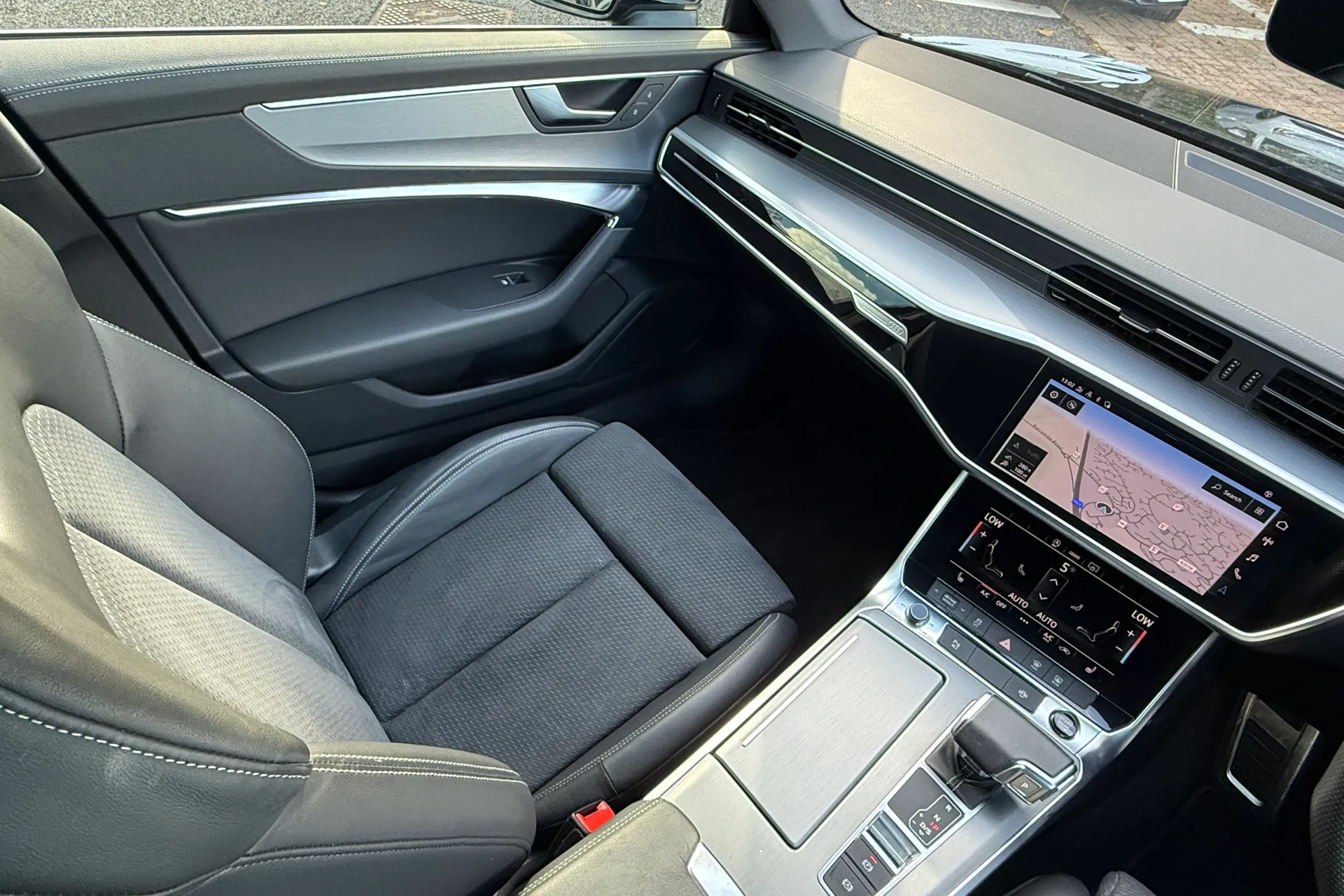 Audi A6 thumbnail image number 36