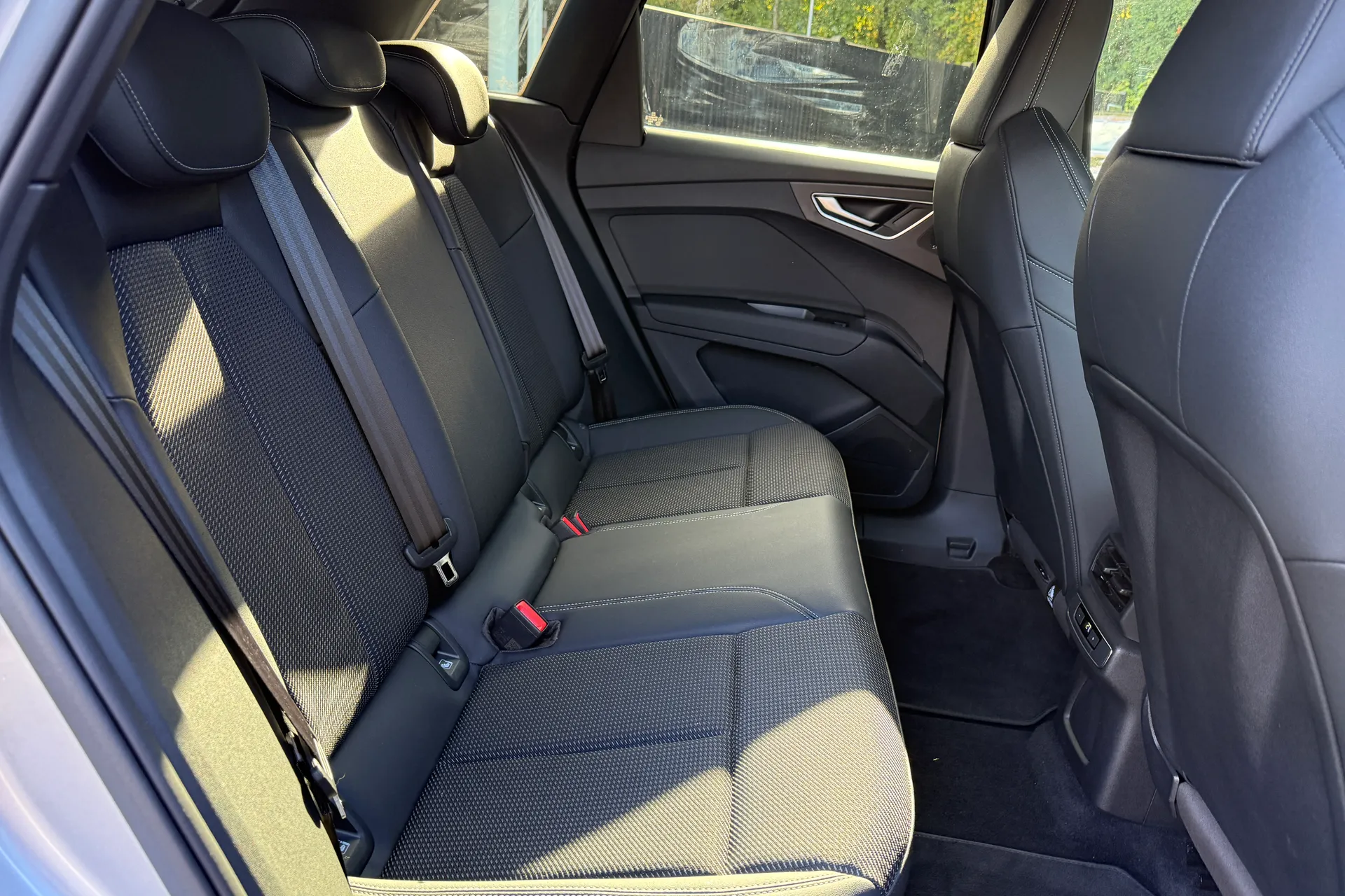 Audi Q4 thumbnail image number 33