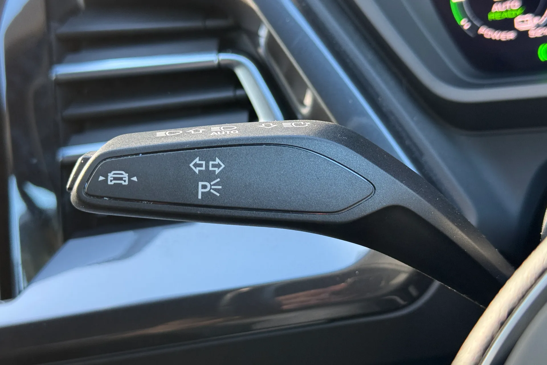 Audi Q4 thumbnail image number 18