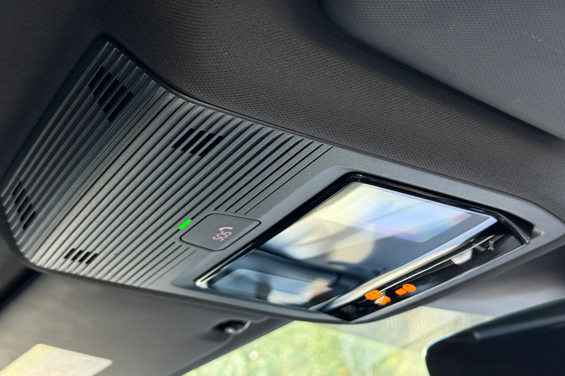 Audi Q4 thumbnail image number 12