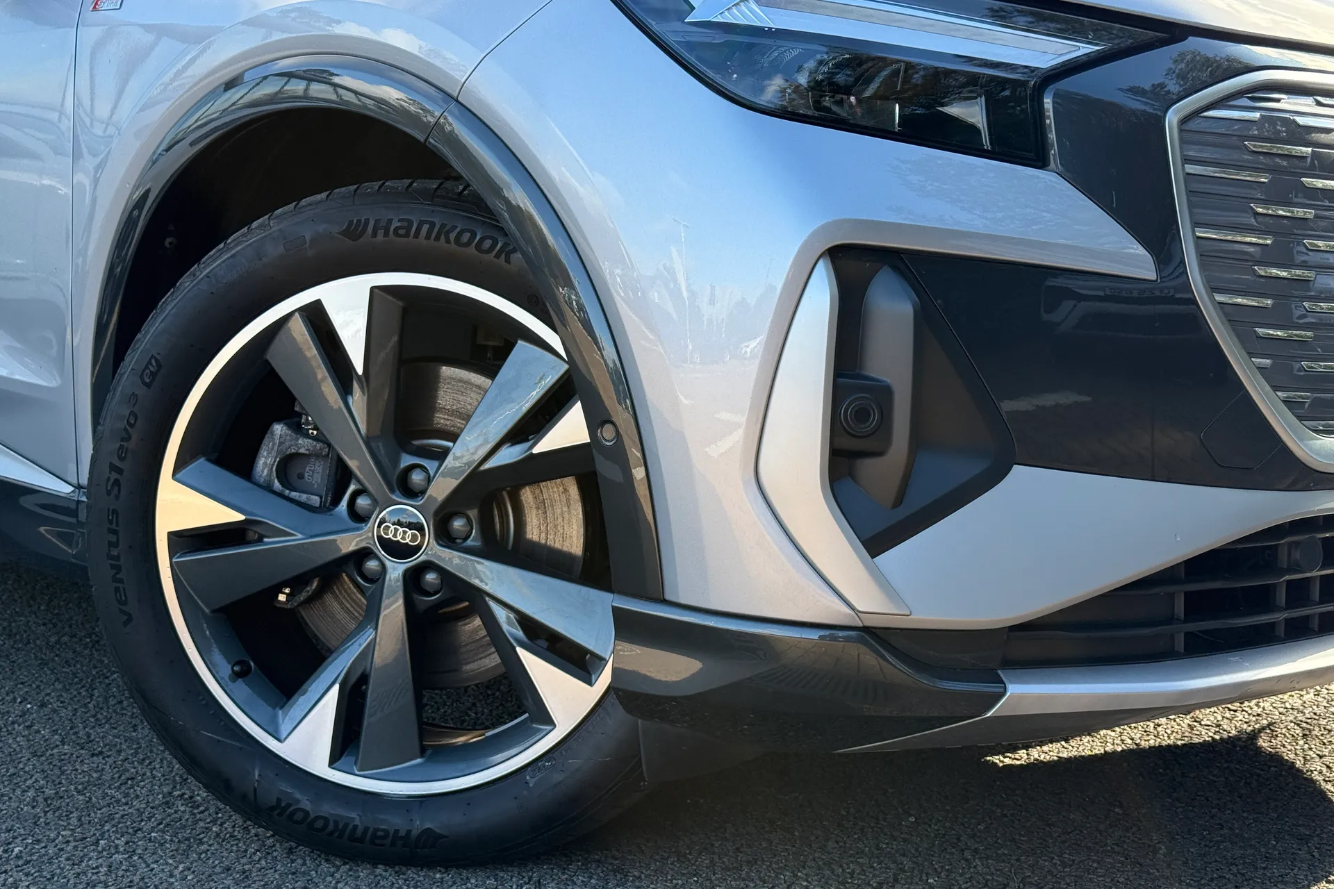 Audi Q4 thumbnail image number 7