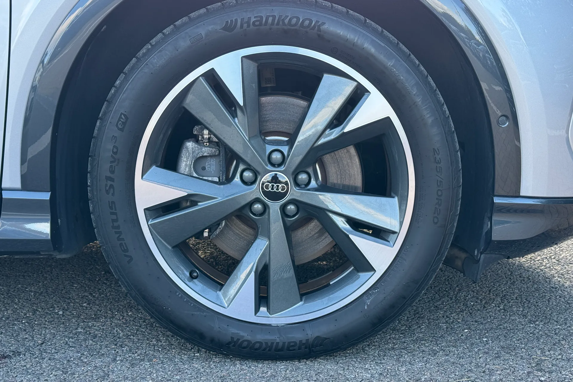 Audi Q4 thumbnail image number 30