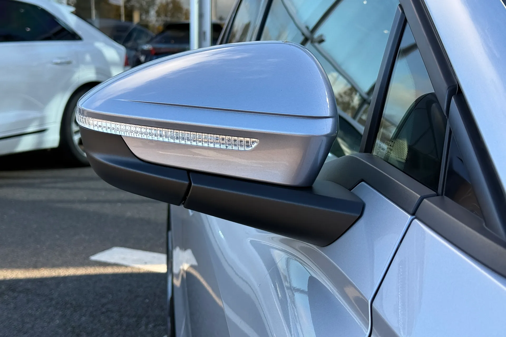 Audi Q4 thumbnail image number 8