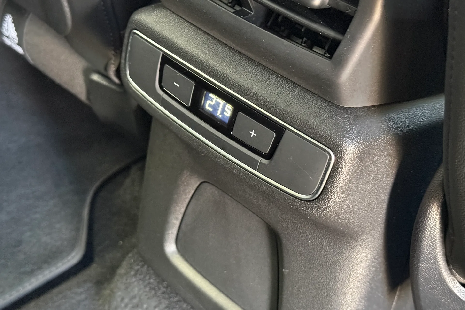 Audi Q4 thumbnail image number 36