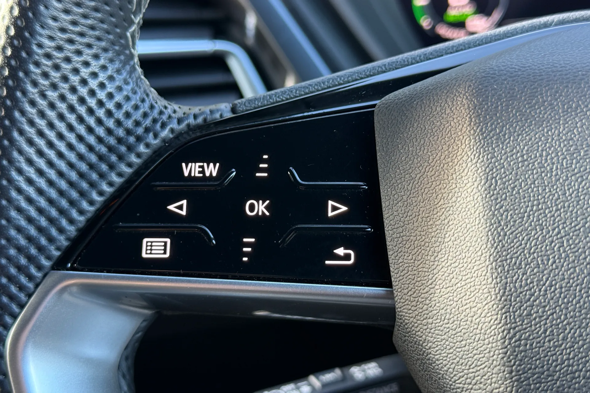 Audi Q4 thumbnail image number 15