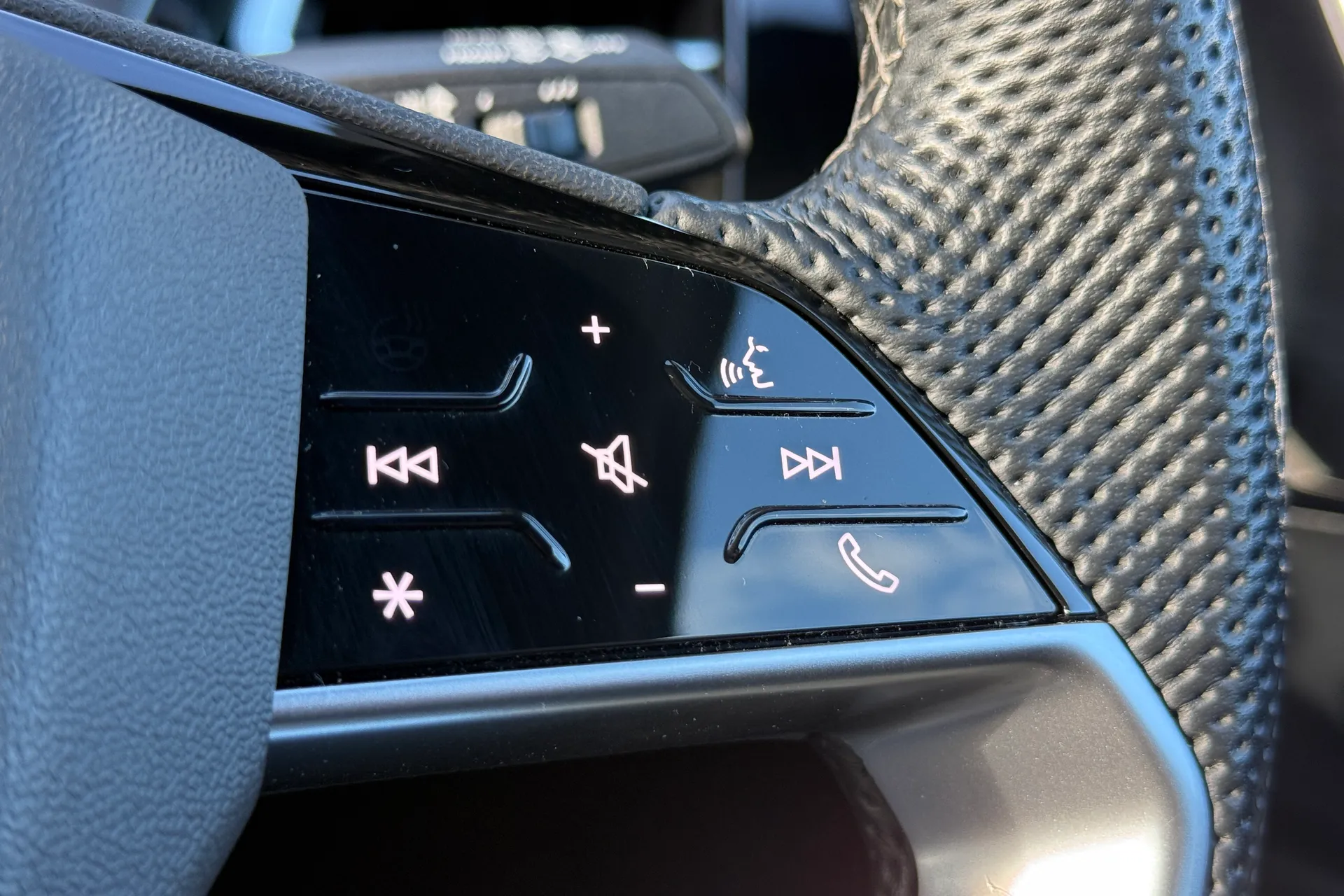 Audi Q4 thumbnail image number 17