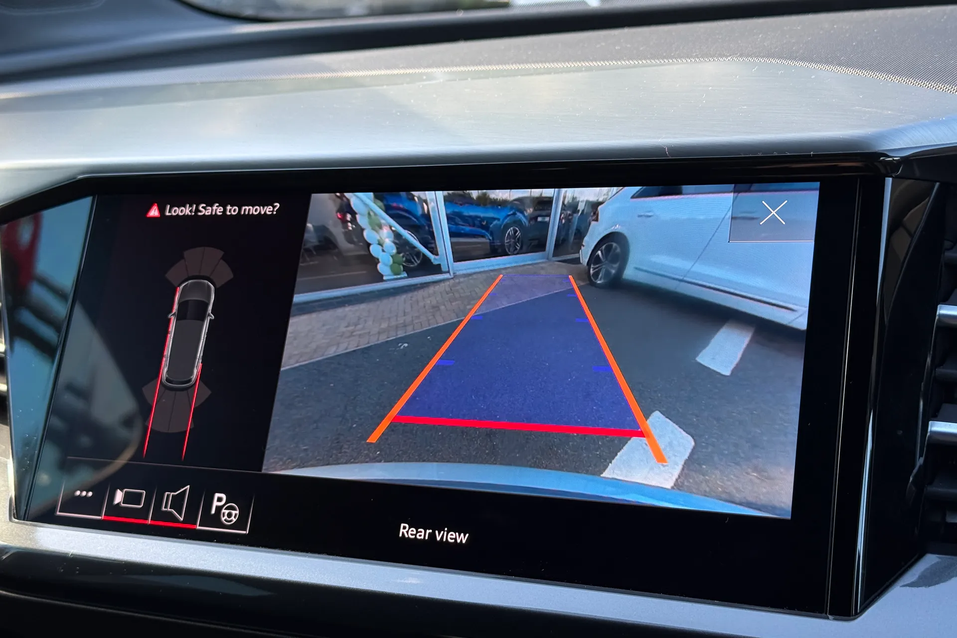 Audi Q4 thumbnail image number 5