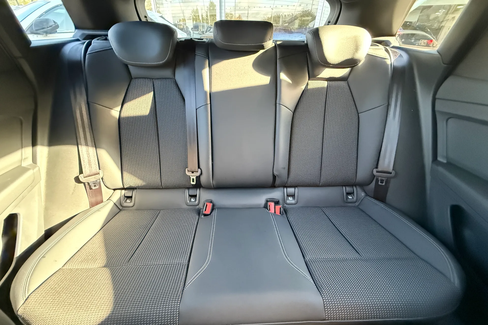 Audi Q4 thumbnail image number 23