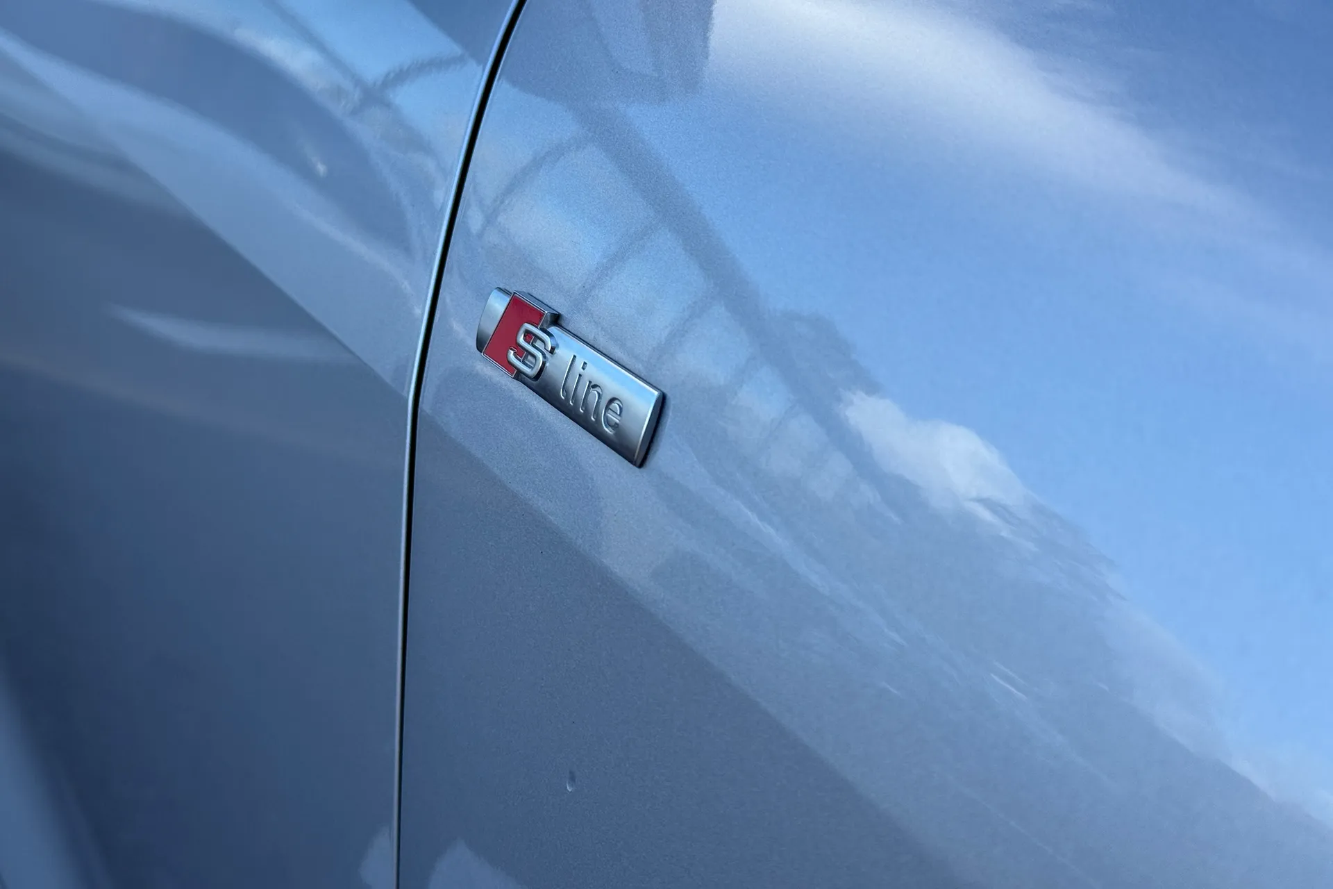 Audi Q4 thumbnail image number 10