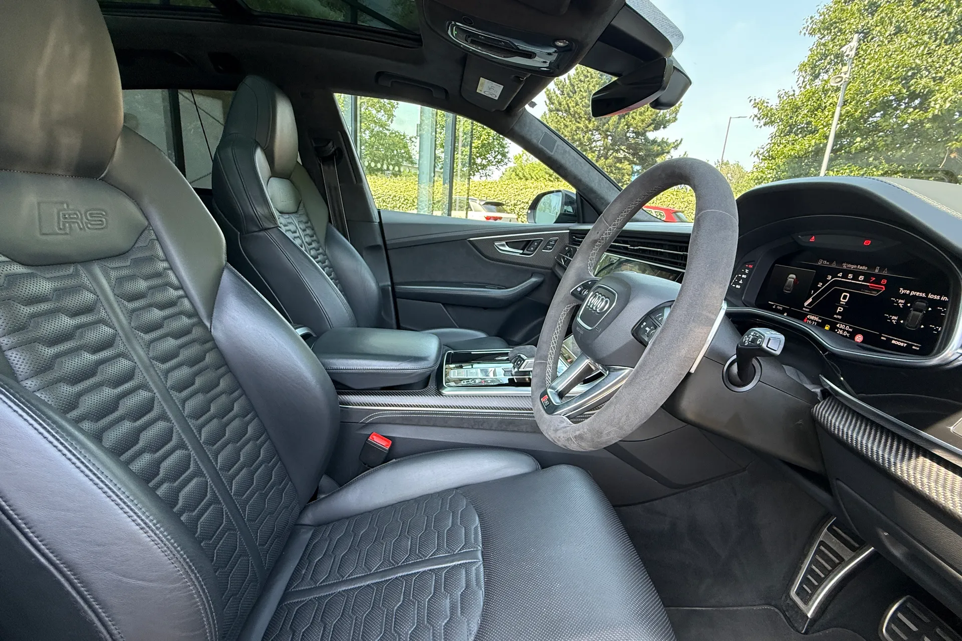 Audi RS Q8 thumbnail image number 28
