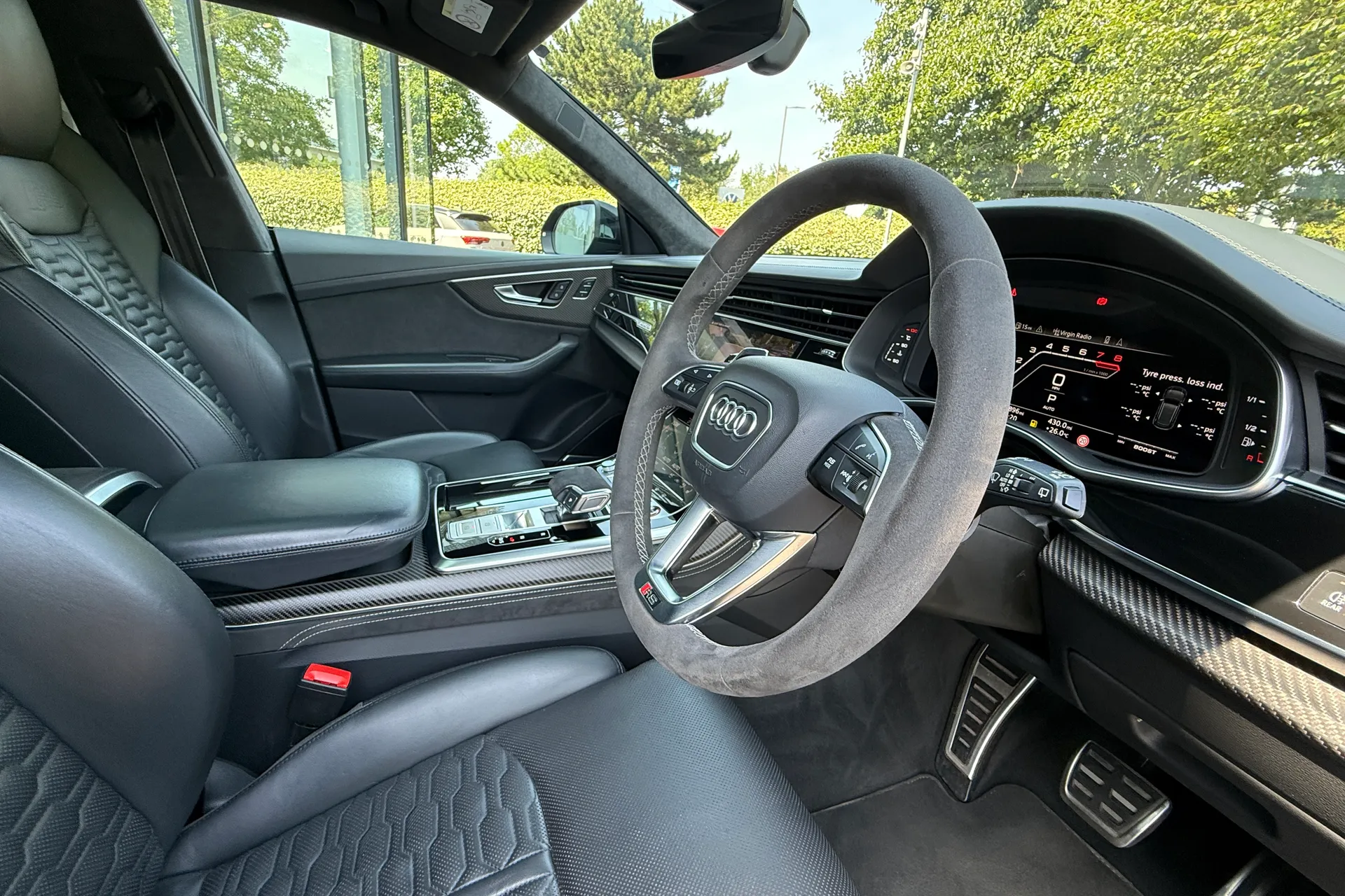 Audi RS Q8 thumbnail image number 40