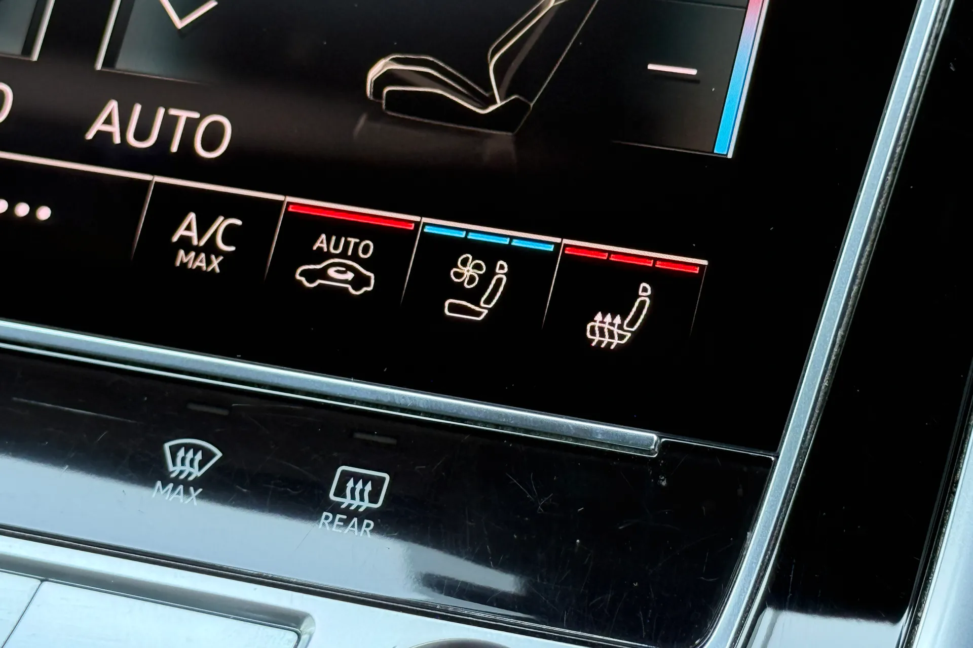 Audi RS Q8 thumbnail image number 43