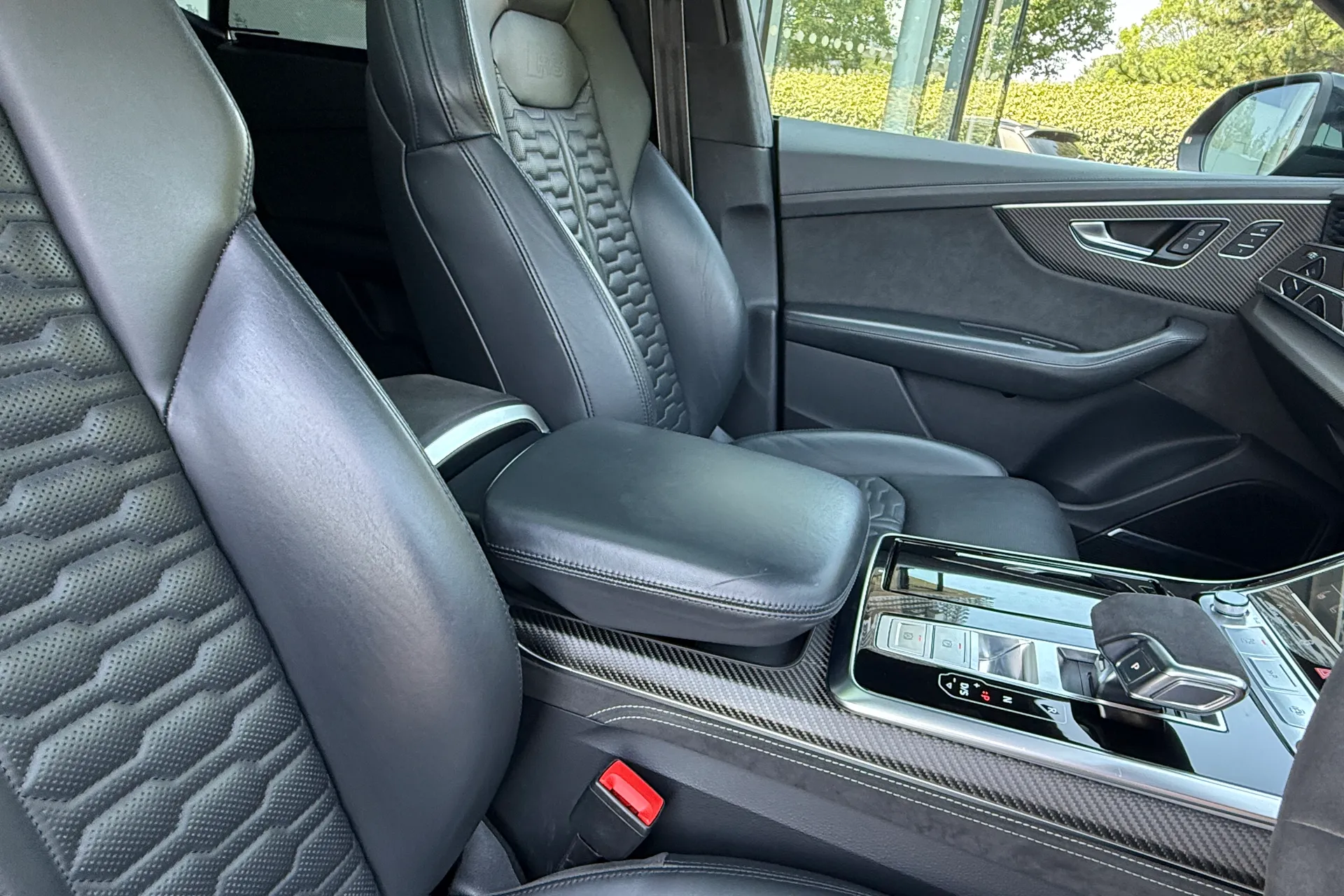 Audi RS Q8 thumbnail image number 31