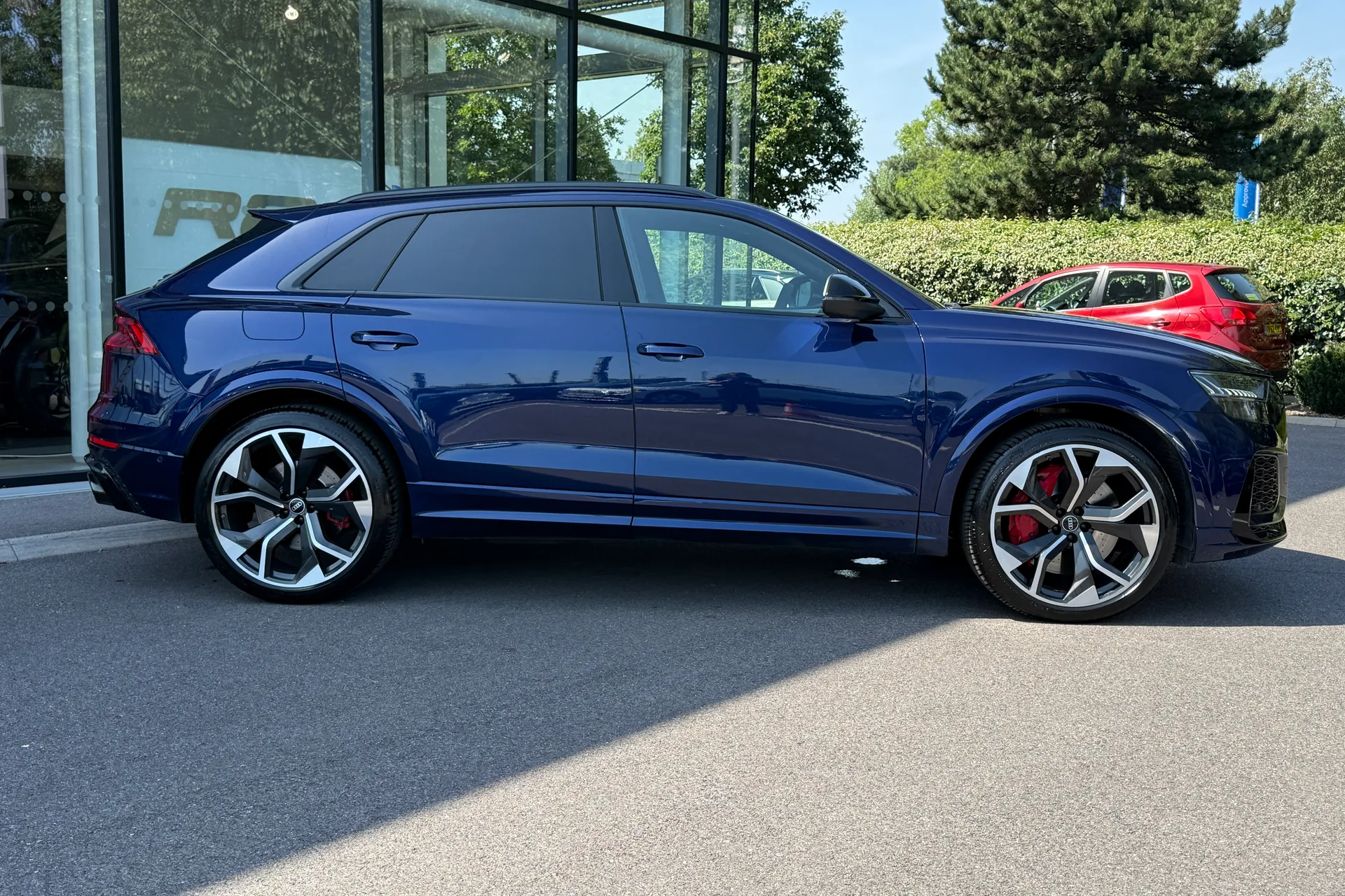 Audi RS Q8 thumbnail image number 2