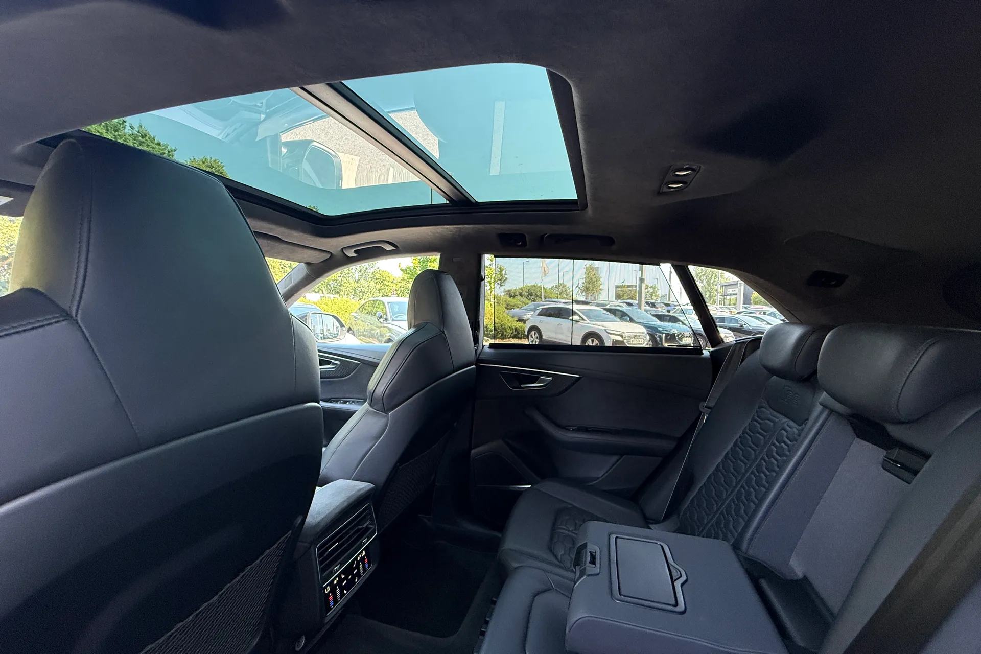 Audi RS Q8 thumbnail image number 46
