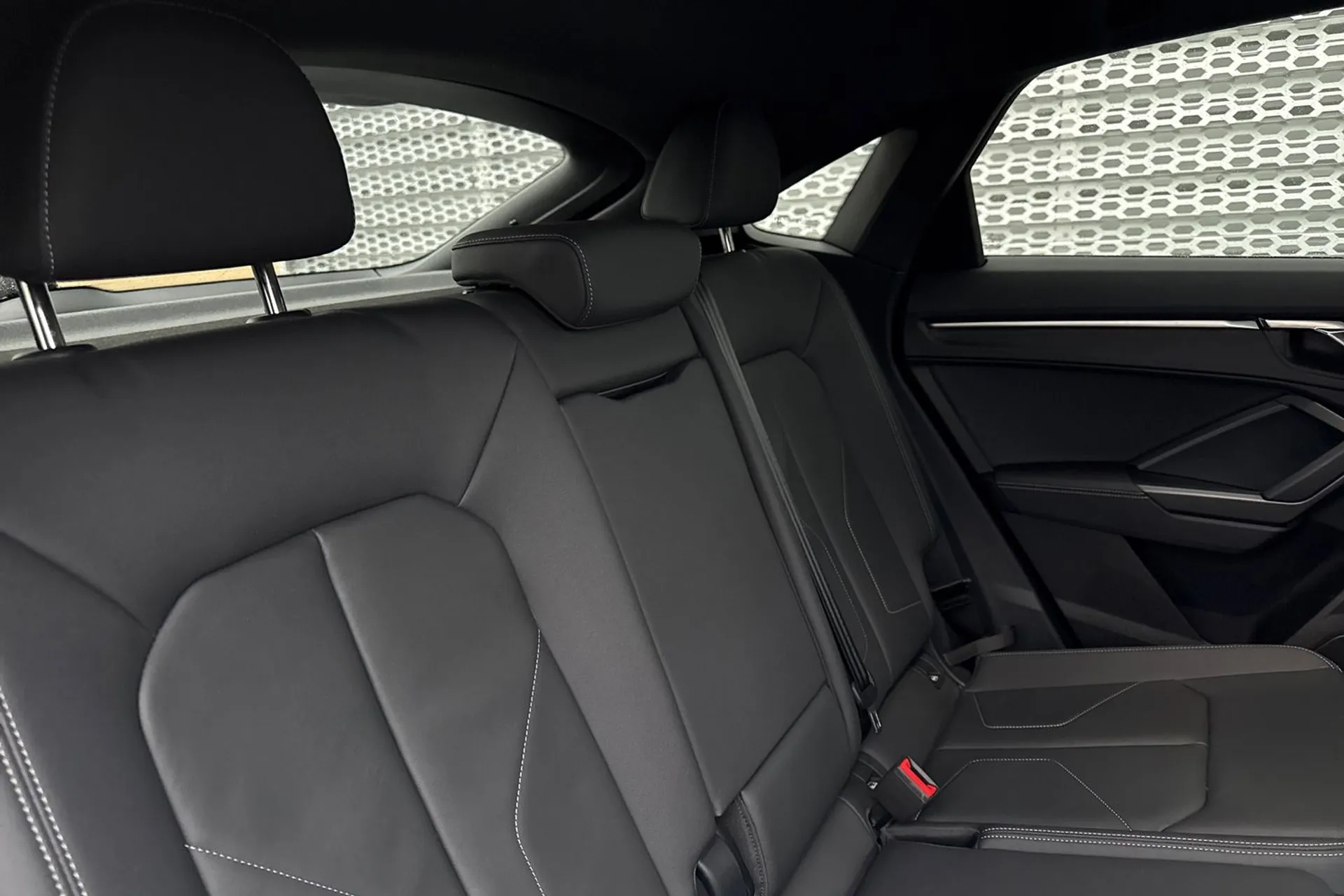 Audi Q3 thumbnail image number 20