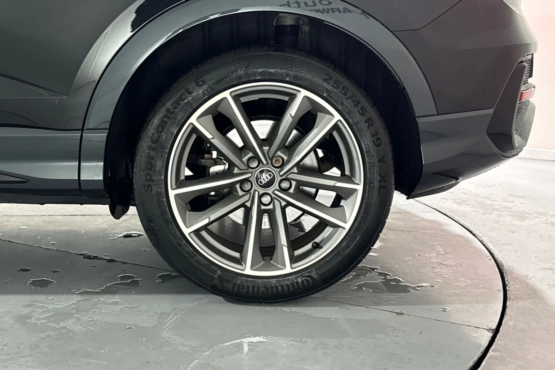 Audi Q3 thumbnail image number 12