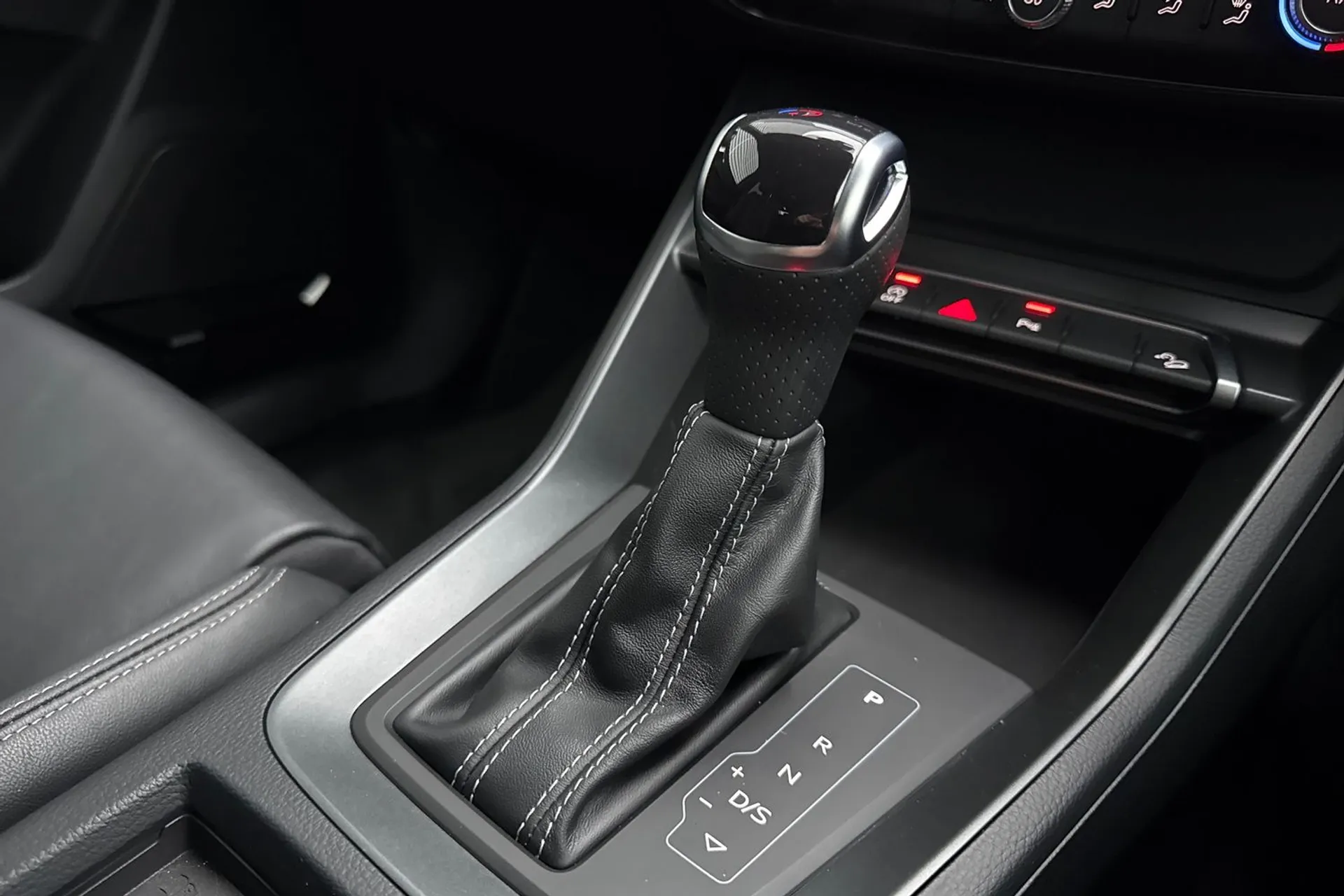 Audi Q3 thumbnail image number 31