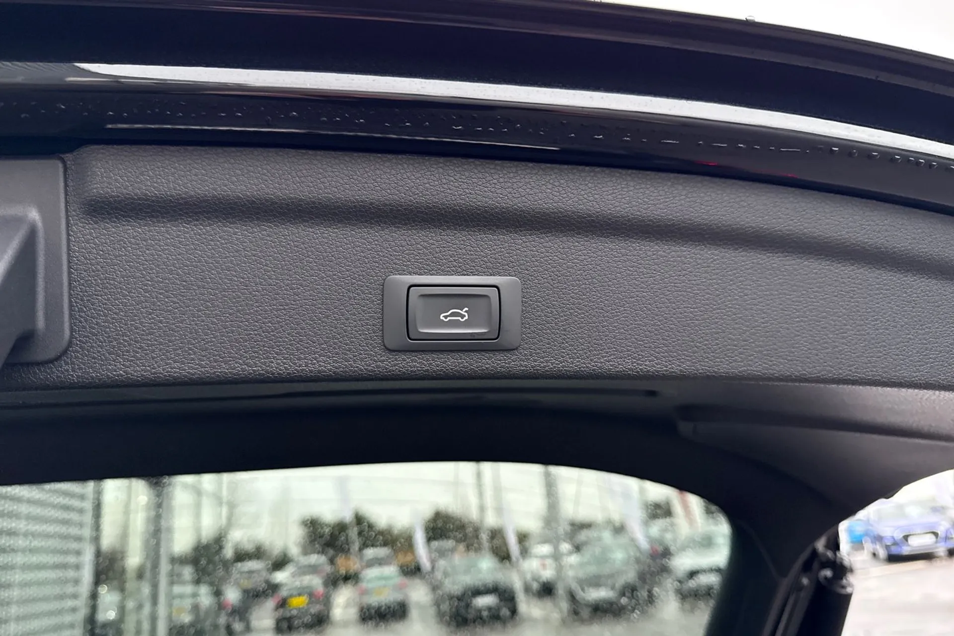 Audi Q3 thumbnail image number 18