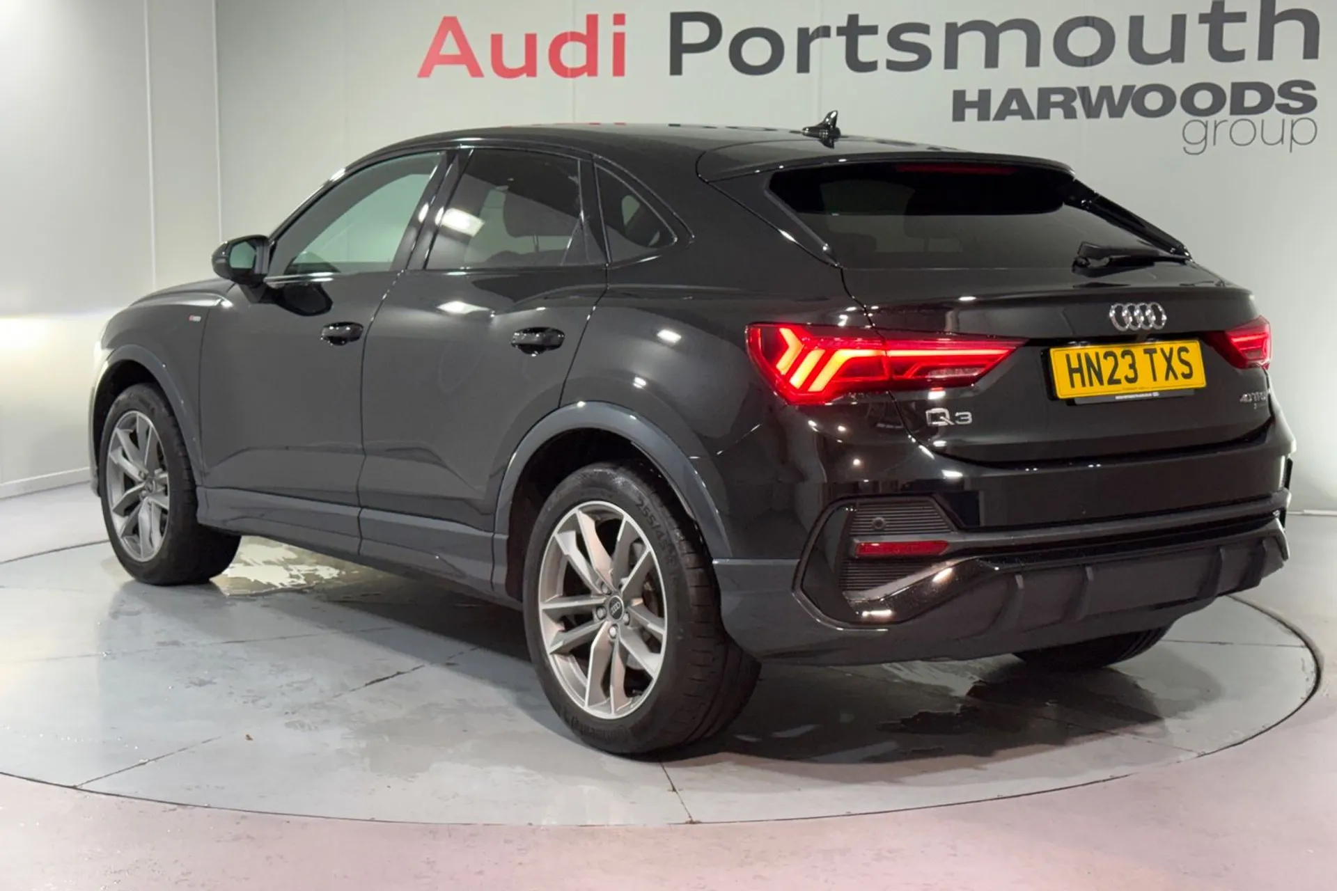 Audi Q3 thumbnail image number 10