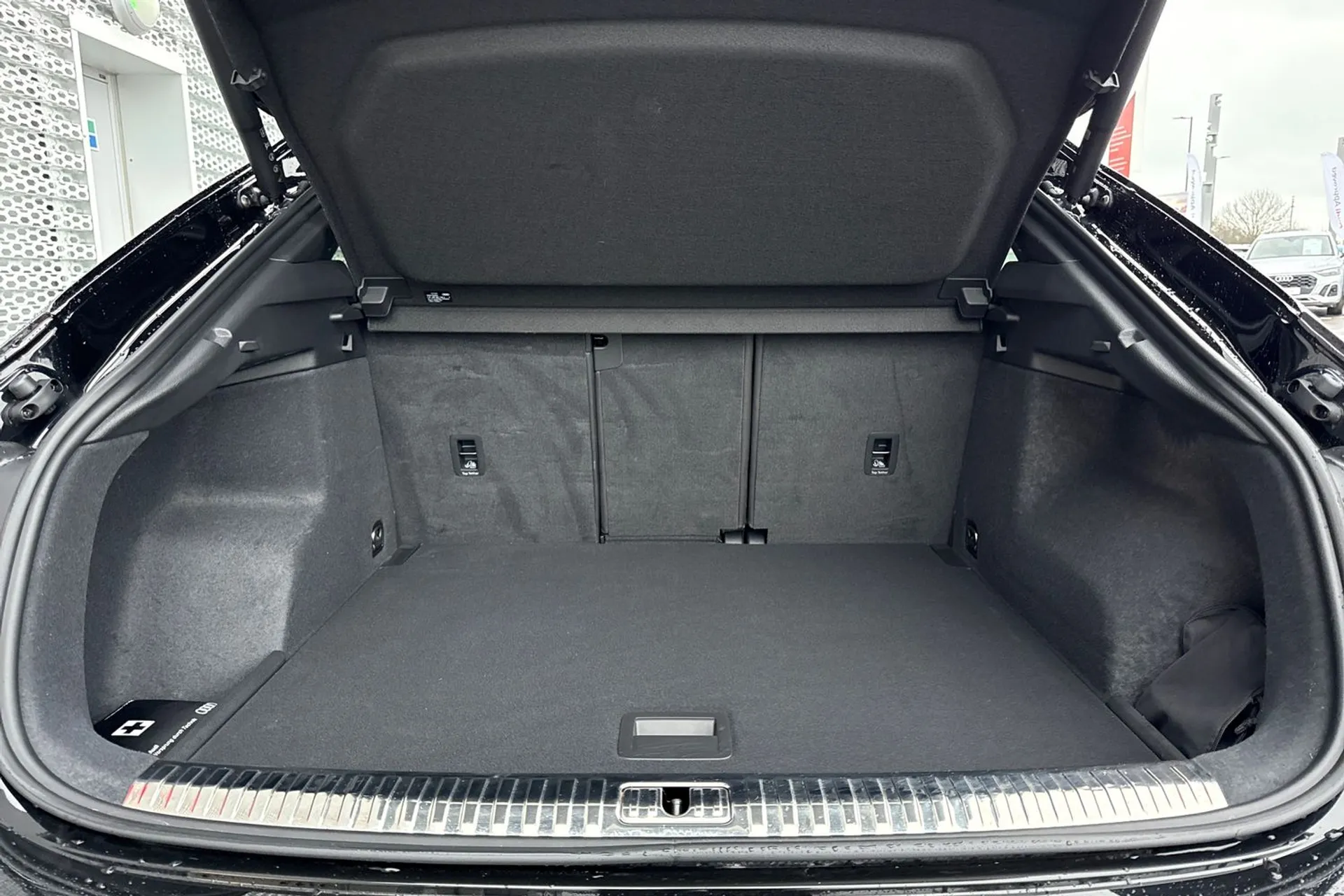 Audi Q3 thumbnail image number 17