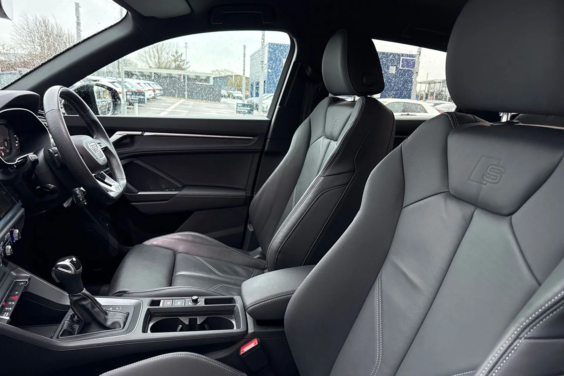 Audi Q3 thumbnail image number 28