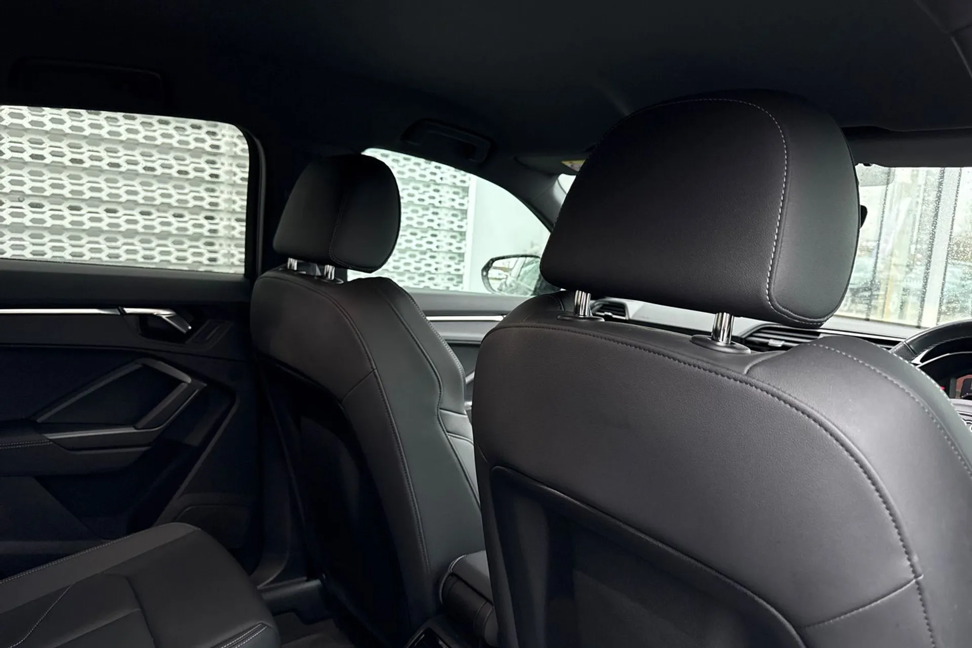 Audi Q3 thumbnail image number 21