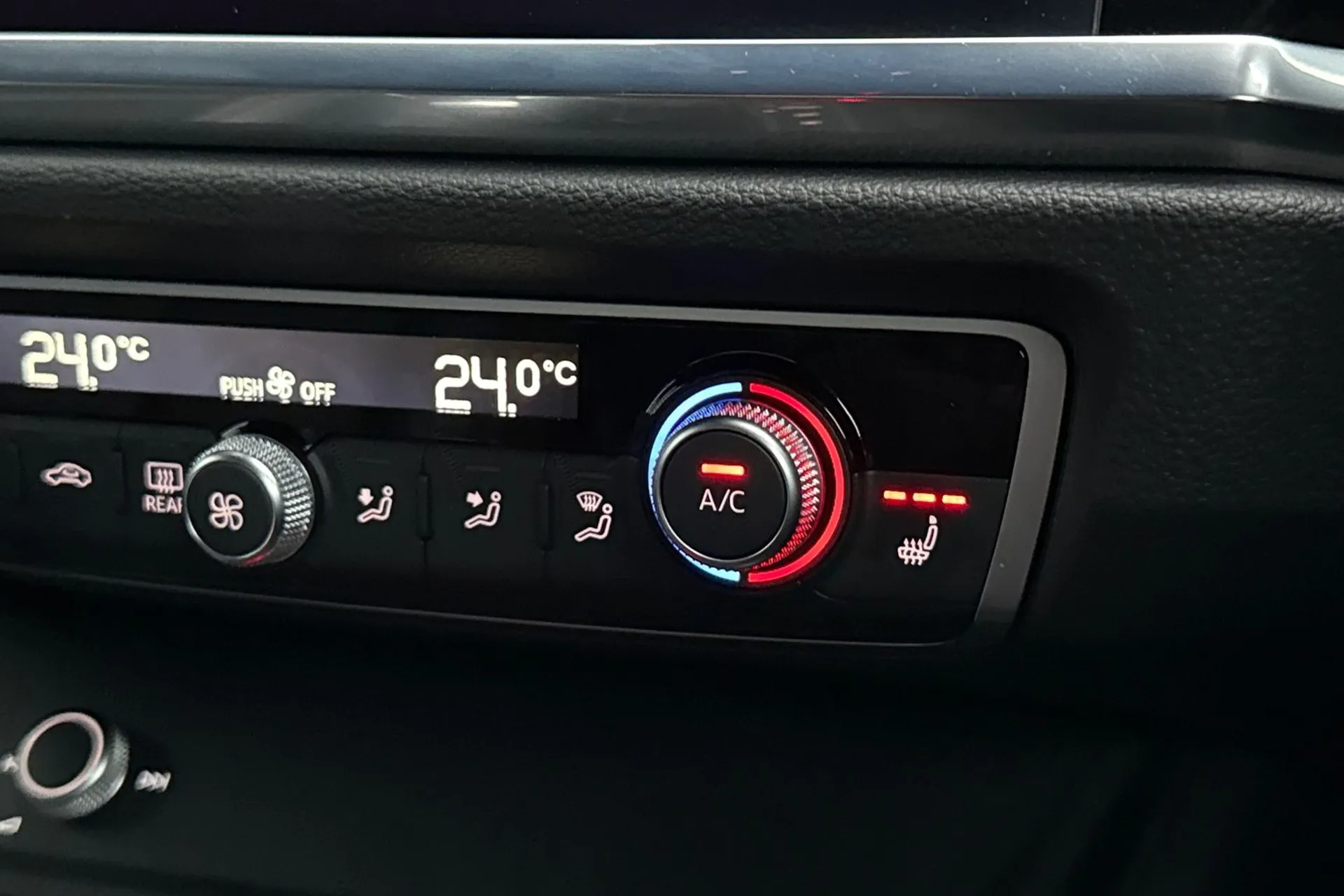 Audi Q3 thumbnail image number 22