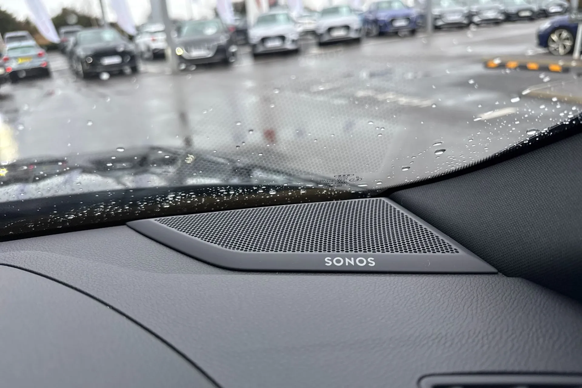 Audi Q3 thumbnail image number 25