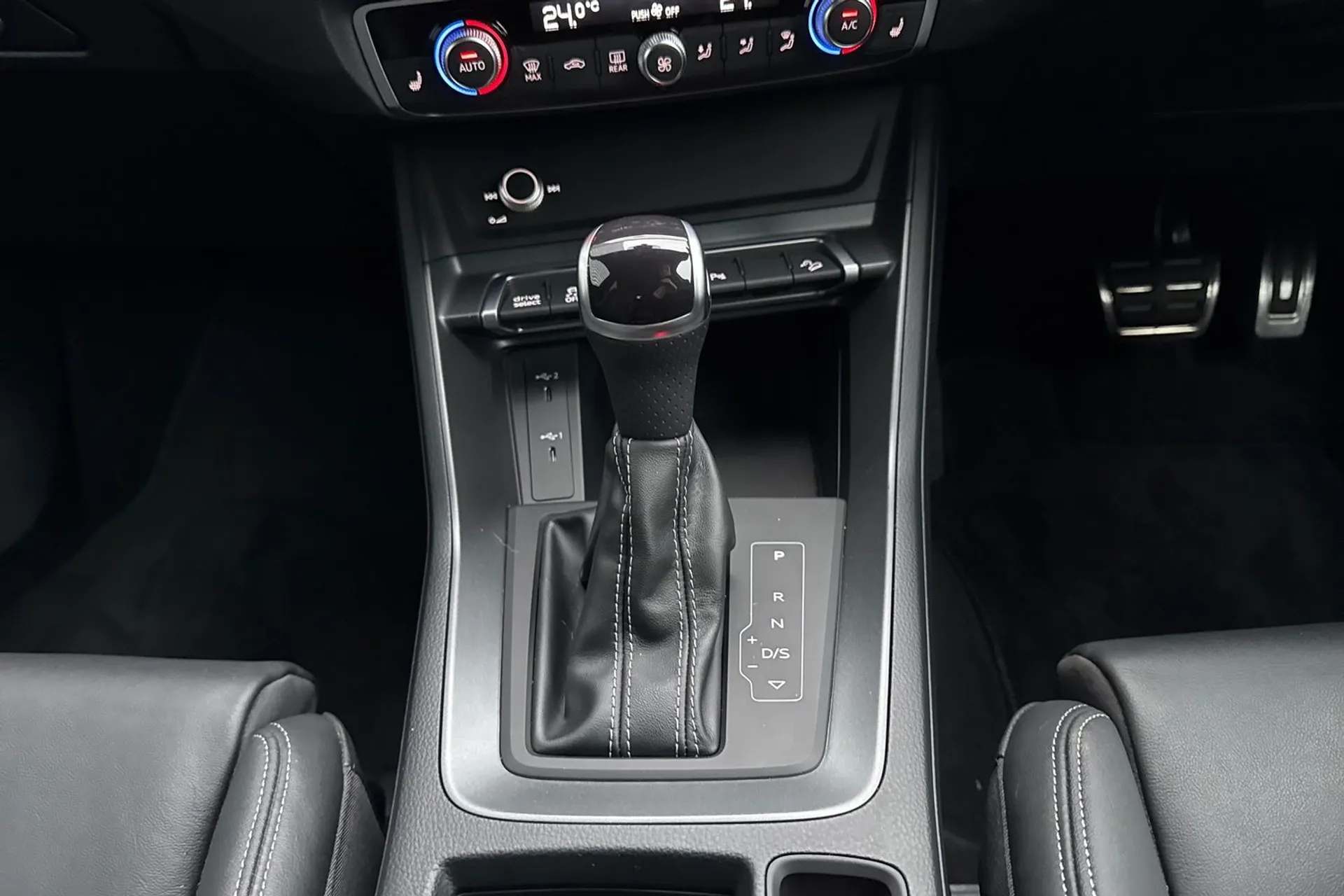 Audi Q3 thumbnail image number 41