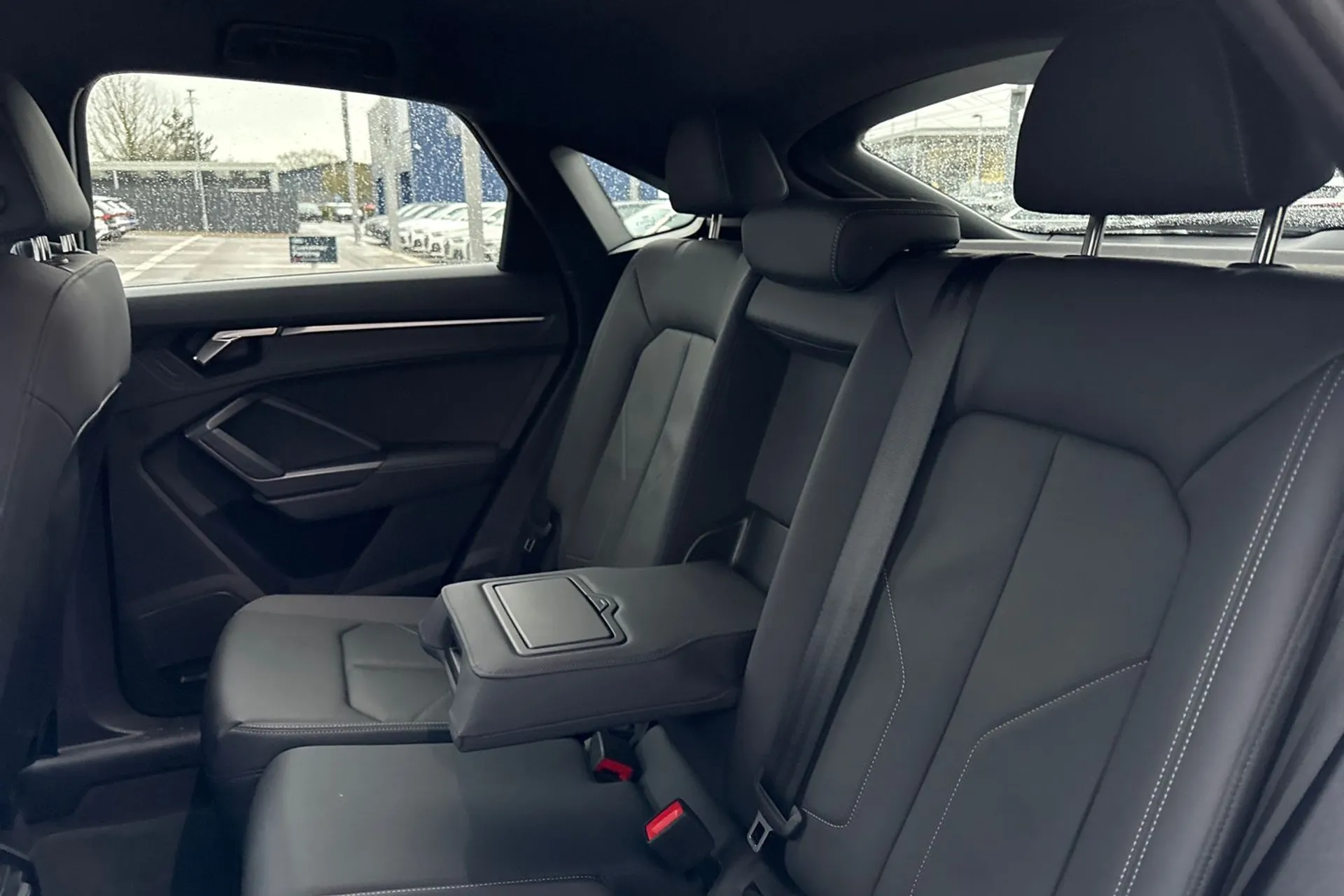 Audi Q3 thumbnail image number 32